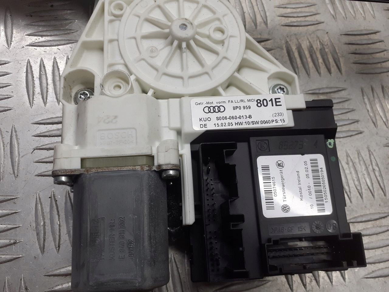 MECHANIZM SZYBY LEWY PRZÓD AUDI A3 8P 8P0959801E Producent części Audi