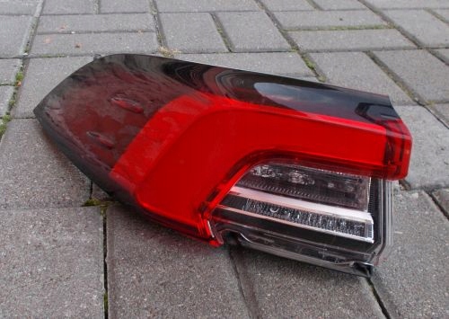 TOYOTA COROLLA E21 19- SEDAN LAMPA TYLNA LEWA LED!