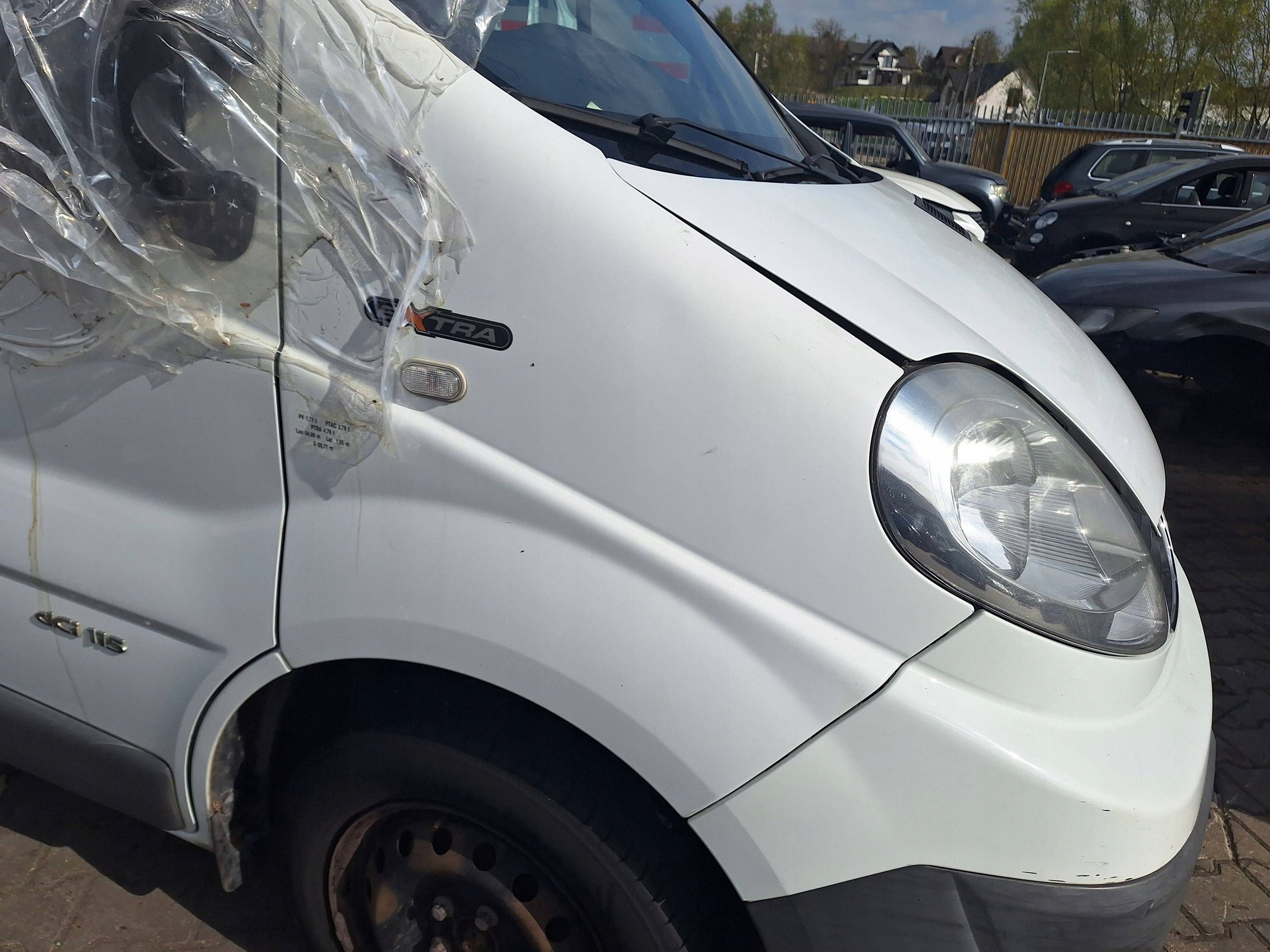 RENAULT TRAFIC 2 II VIVARO A PRIMASTAR X83 BIALY fender front right 01-14