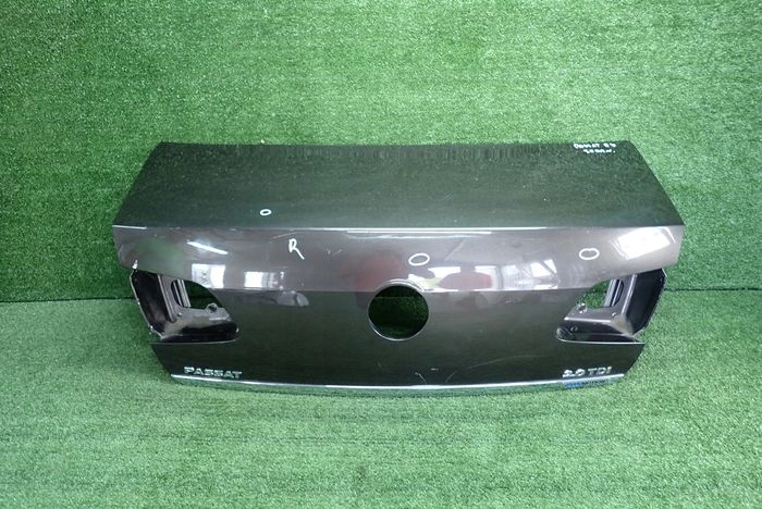VW PASSAT B7 sedan boot doors rear part
