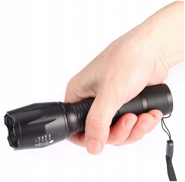 LATARKA TAKTYCZNA LED AKUMULATOROWA ZOOM WOJSKOWA Marka Verke