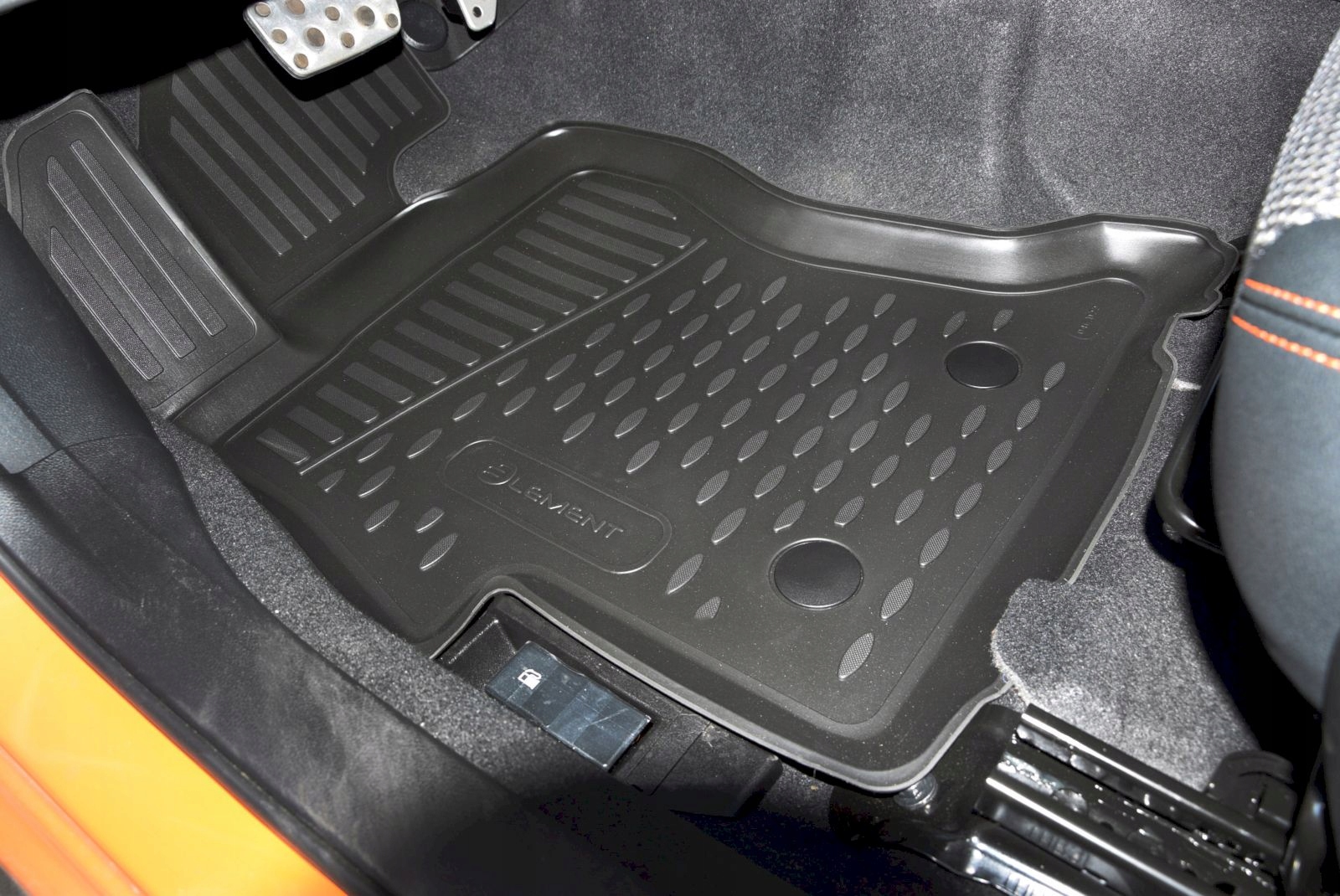 TOYOTA COROLLA VERSO 04-09 DYWANIKI GUMOWE KORYTKA Liczba elementów 4