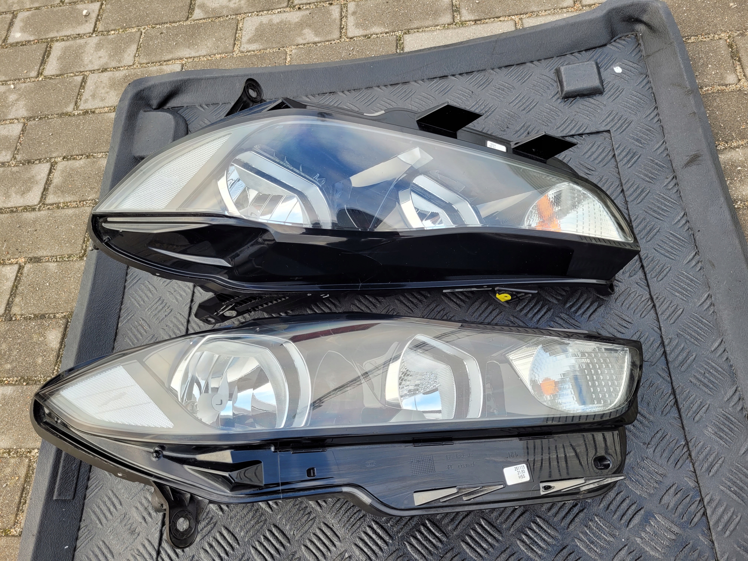 light front left front left UK ANGLIK JAGUAR XE X760