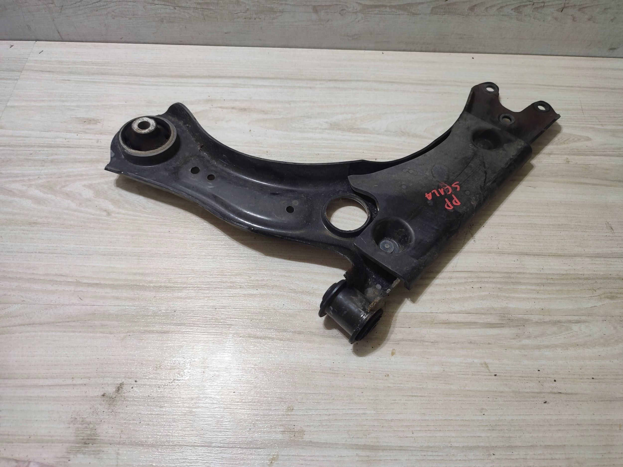 Skoda Scala 2020 front side right arm front