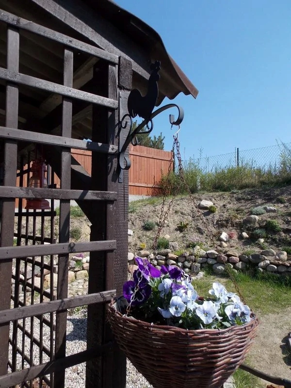 Uchwyt kwietnik na kwiaty doniczkę z kogutem metal Marka Velano