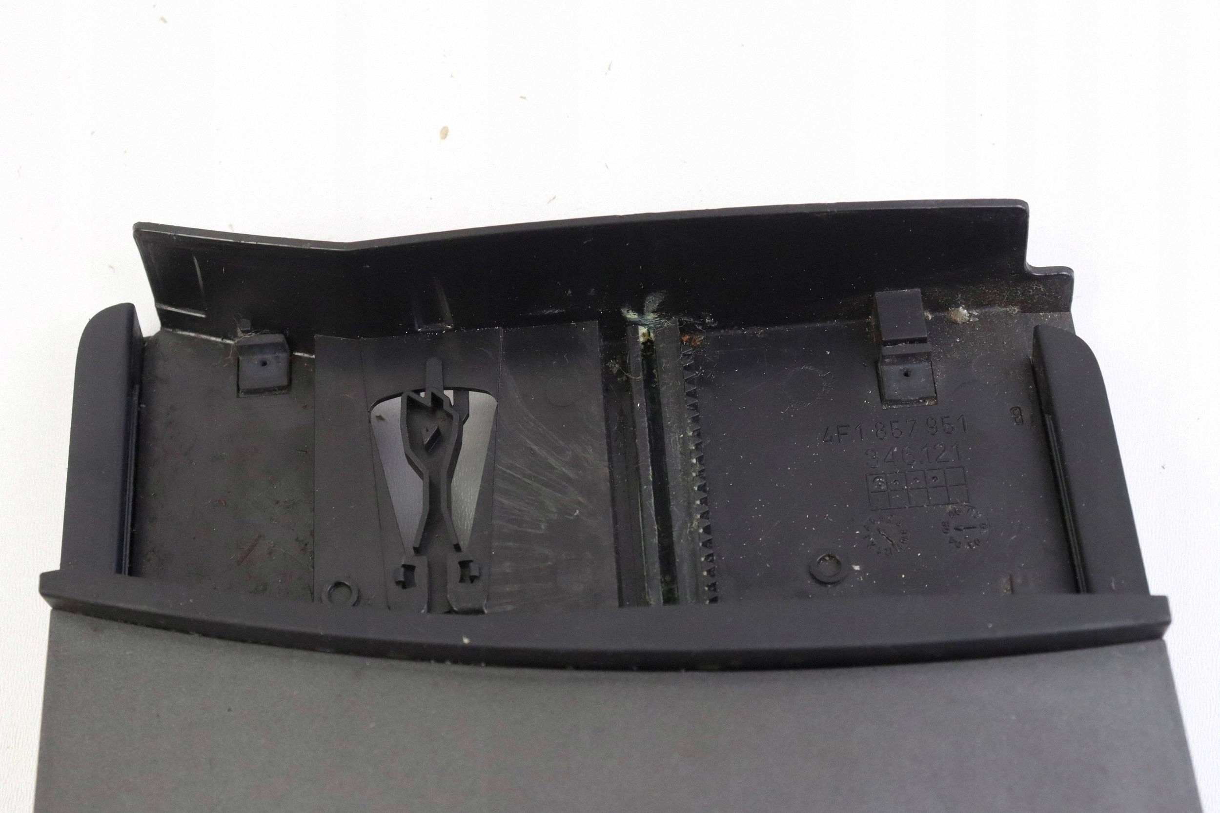 AUDI A6 C6 ashtray front front 4F1857951 EUROPA