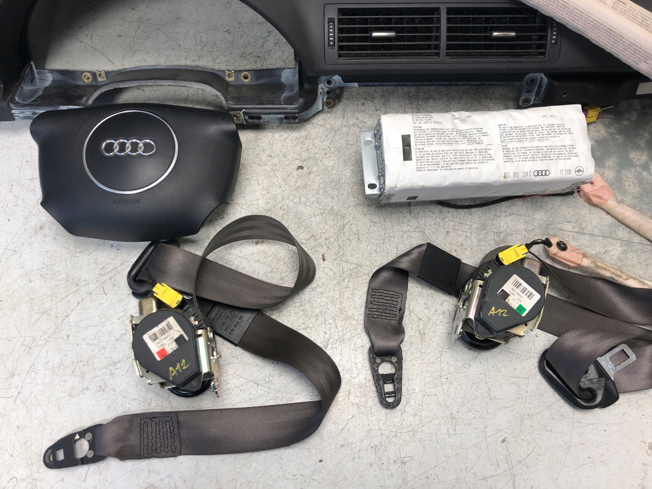 dashboard console airbag tension belts AUDI A4 B6 sedan
