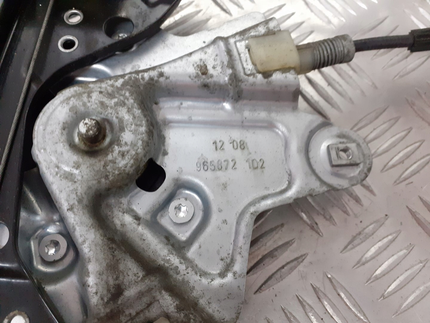 MECHANIZM SZYBY LEWY PRZÓD OPEL INSIGNIA A 2.0T Jakość części (zgodnie z GVO) O - oryginał z logo producenta pojazdu (OE)