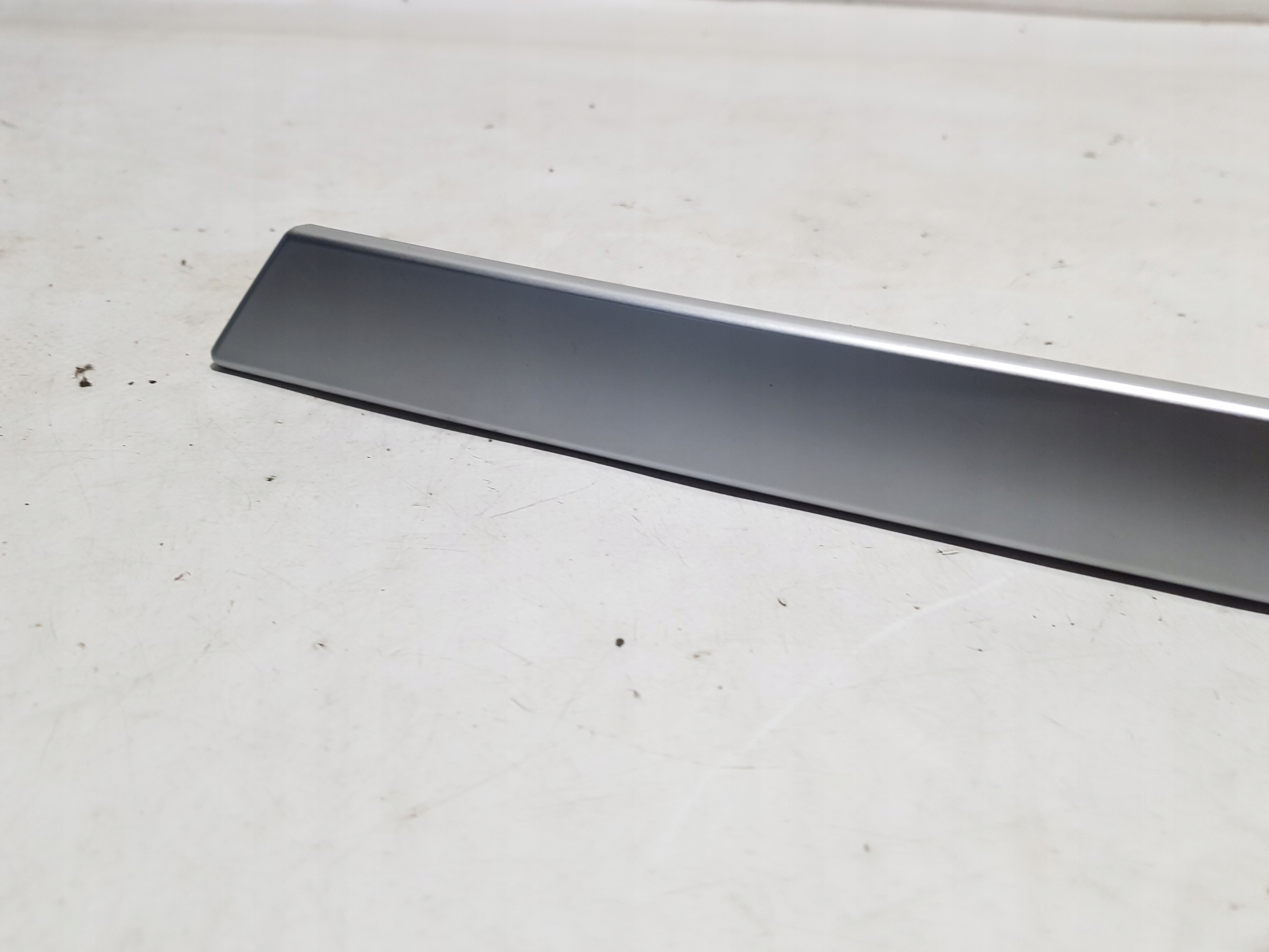 moulding DEKOR door left left MERCEDES W207 2077270322