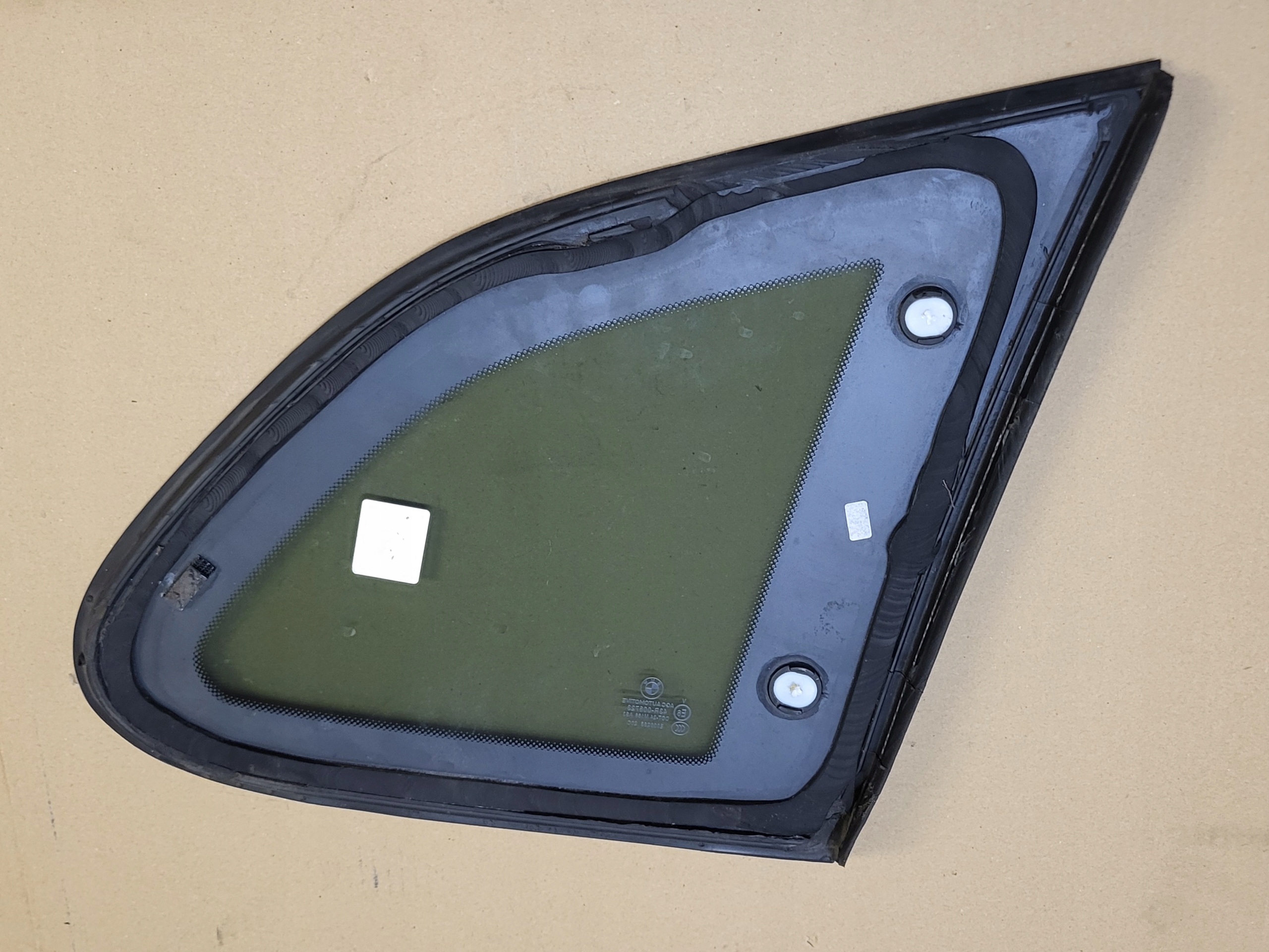 window bodywork side left TROJKATNA BMW X1 E84 OE CIEMNA AS3