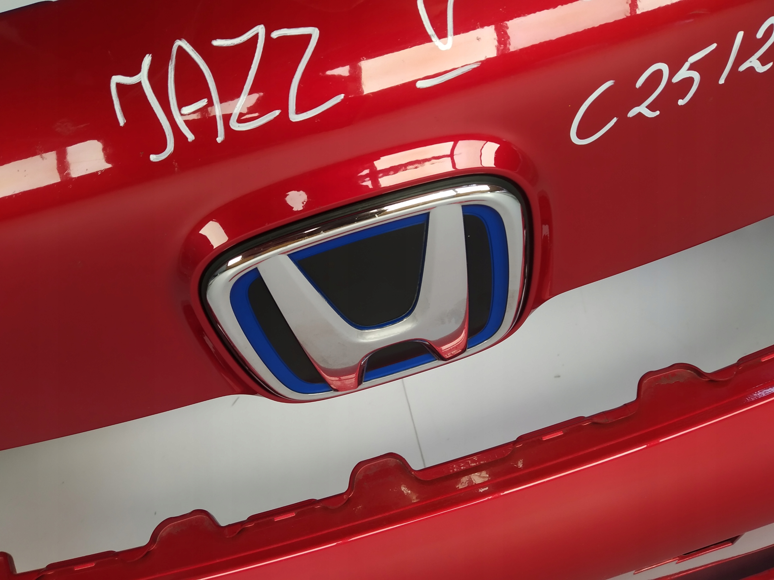 2020r + Honda Jazz V Hybryda bumper front Pdc red claret