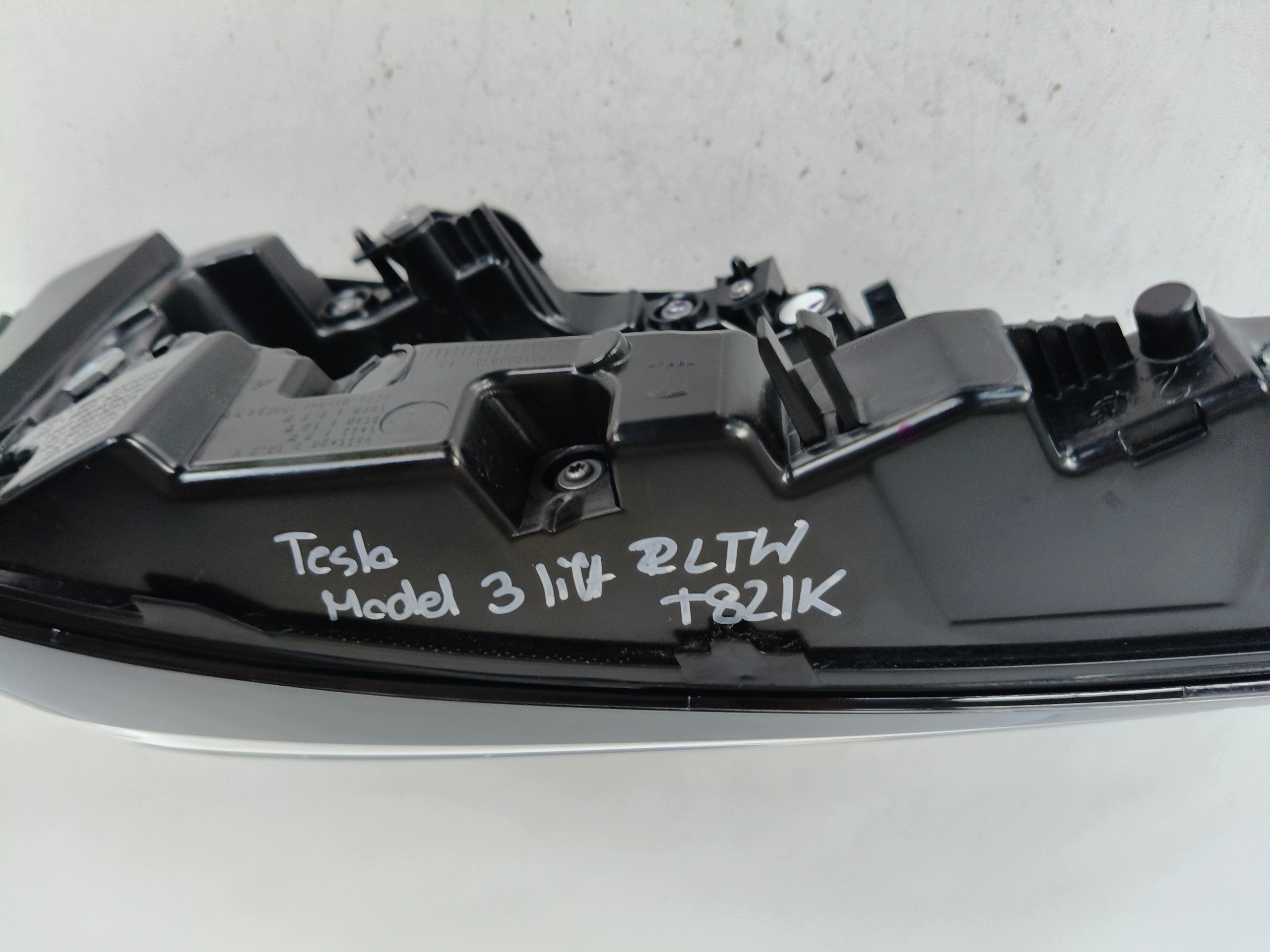světlo levá zadní TESLA MODEL 3 23- LIFT HIGHLAND LED T82