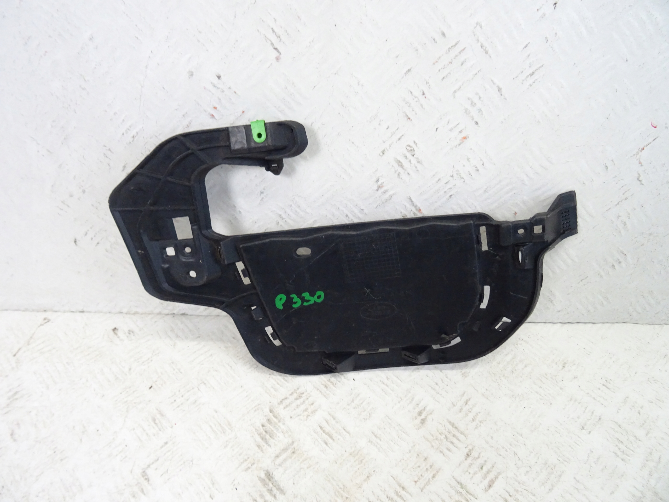 grid of a bumper front front left RANGE ROVER EVOGUE GJ32-15A299-A