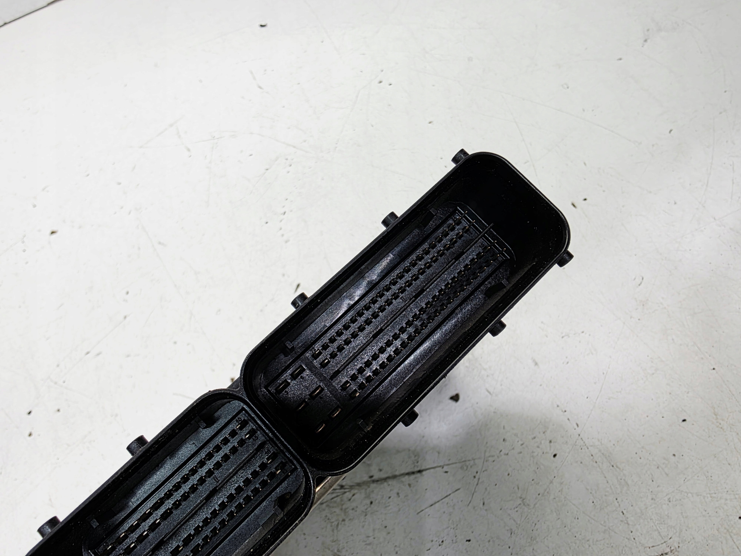 computer control unit of the engine AUDI A6 C6 LIFT 3.0 TDI 4F9910402A 4F0907401E