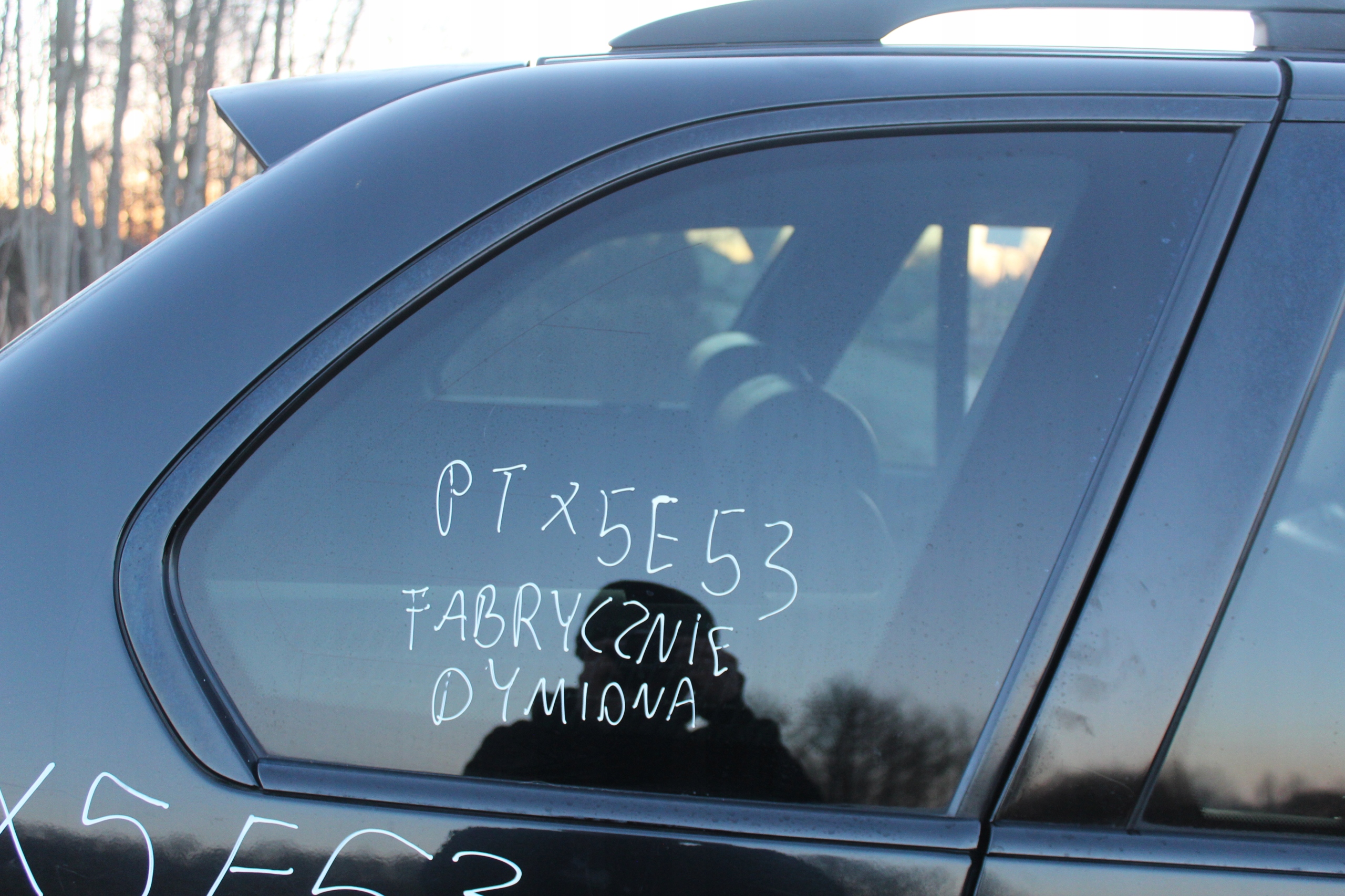 Кузовне скло правий задній дим BMW X5 E53