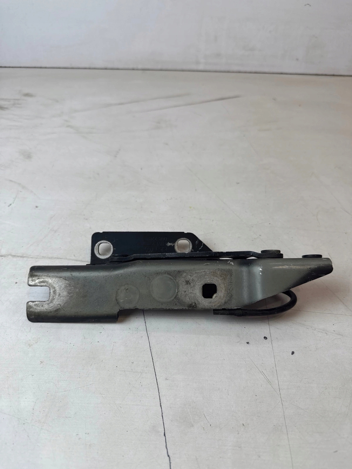 hinge bonnets front front right BMW 5 E60