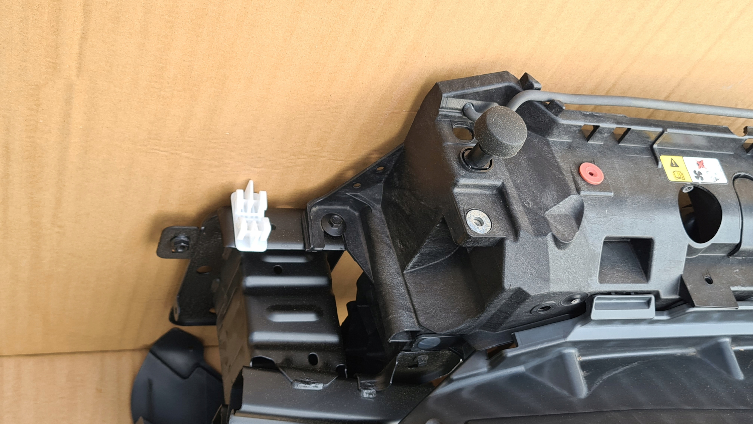 FORD FIESTA MK7 LIFT 1.4 BENZYNA CHŁODNICE PAS Strona zabudowy przód