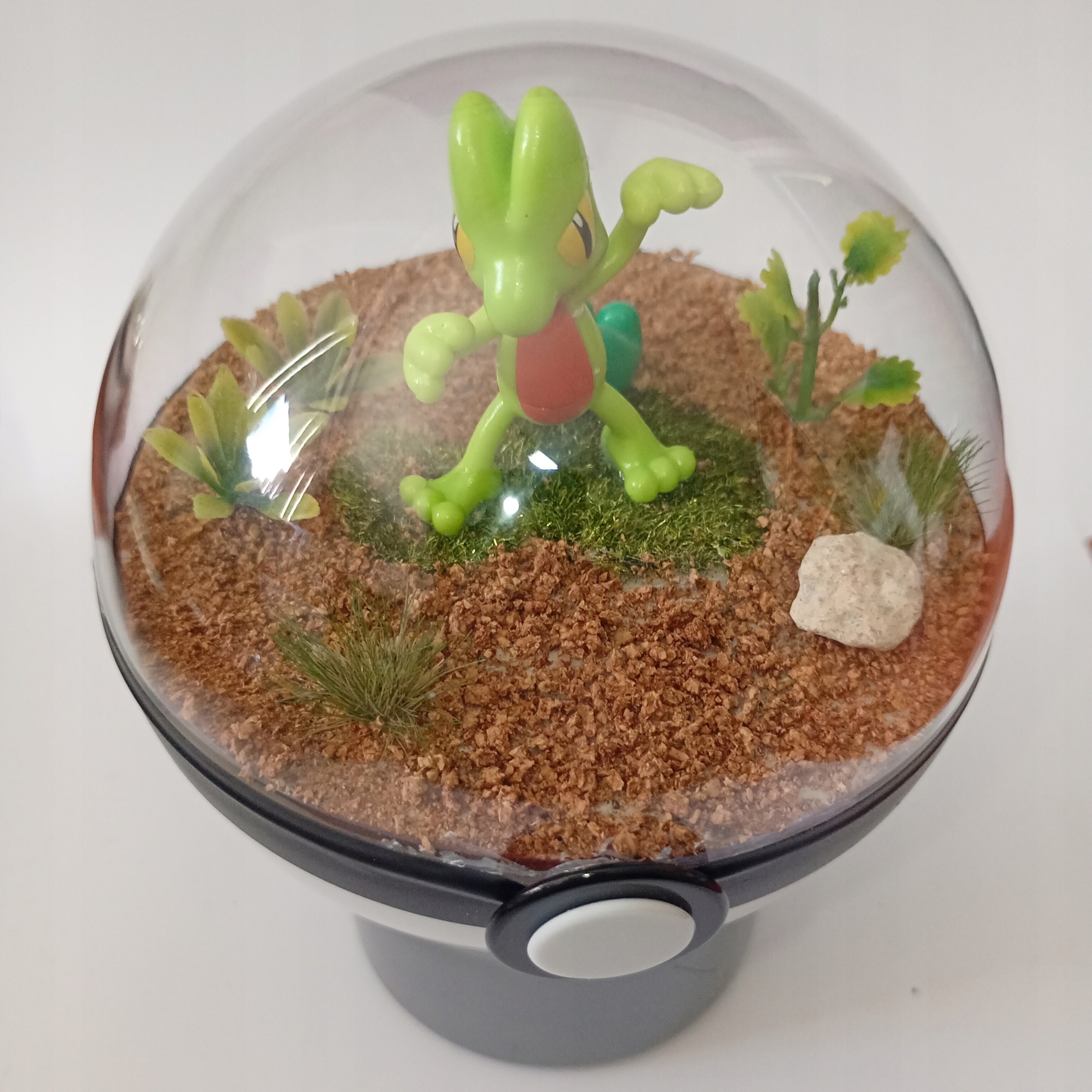 Treecko Pokeballové Terárium Unikátní Diorama Pokémon Ručně Vyrobené 10 CM