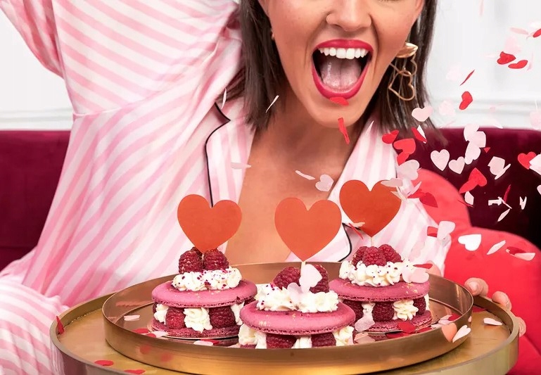 Konfetti serca czerwone 1,6x1,6cm 15g dekoracja Marka Party Deco