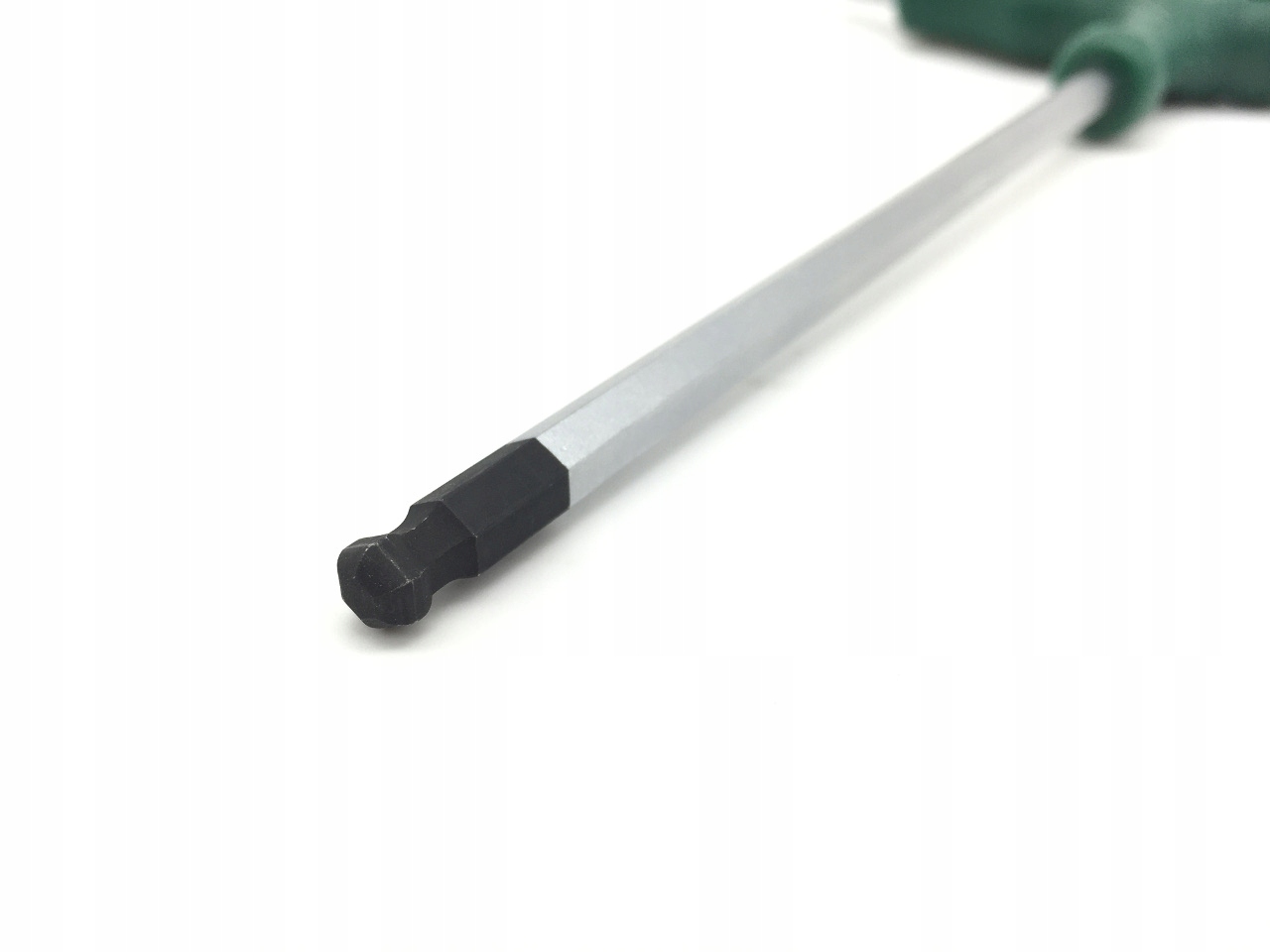 KLUCZ IMBUSOWy Z KULKĄ IMBUS HEX 6mm JONNESWAY Waga produktu z opakowaniem jednostkowym 0.1 kg