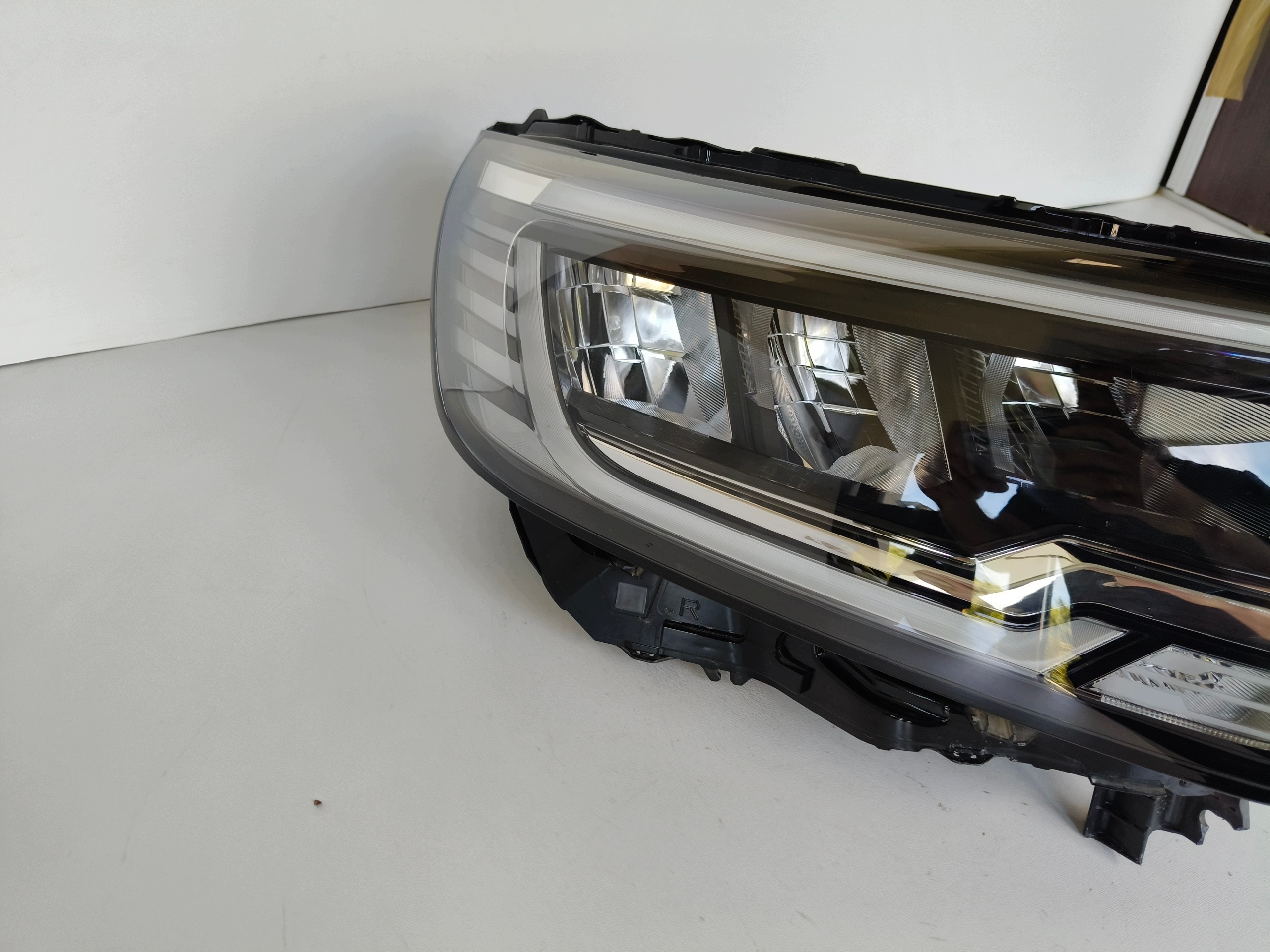 light right REFLEKTOR RENAULT KANGOO IV 21- FULL LED