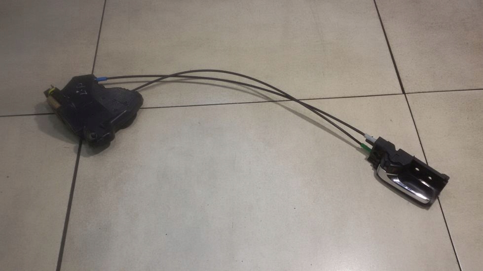 lock door handle left front TOYOTA AVENSIS T25 6 PIN