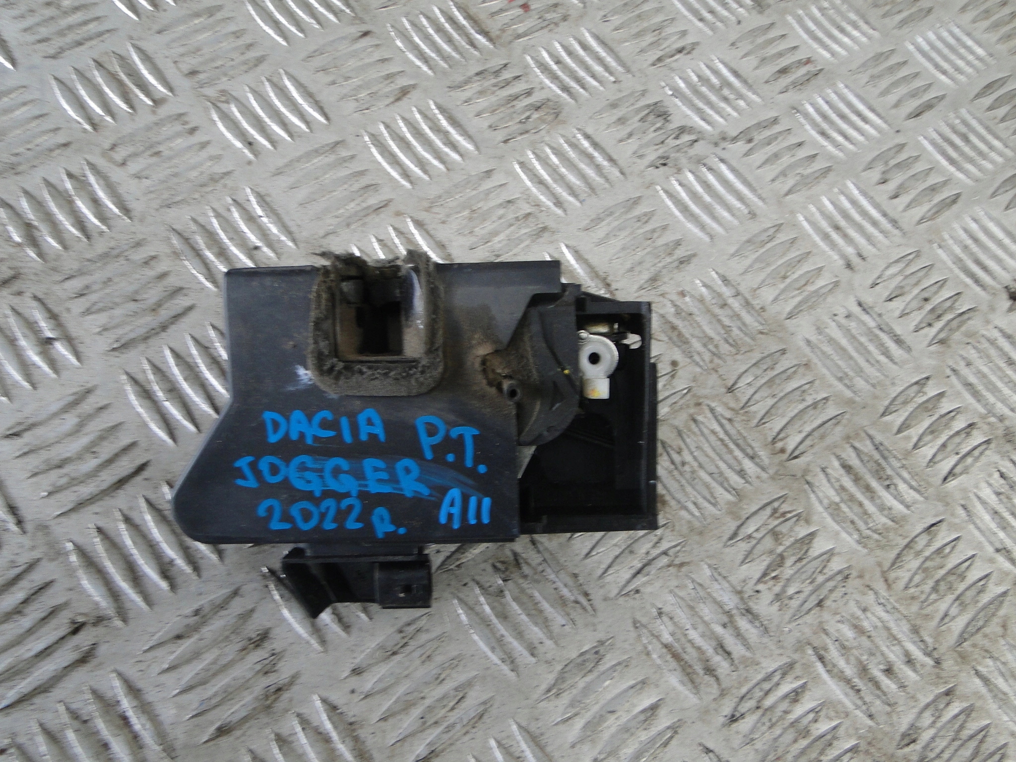 замок Dacia JOGGER