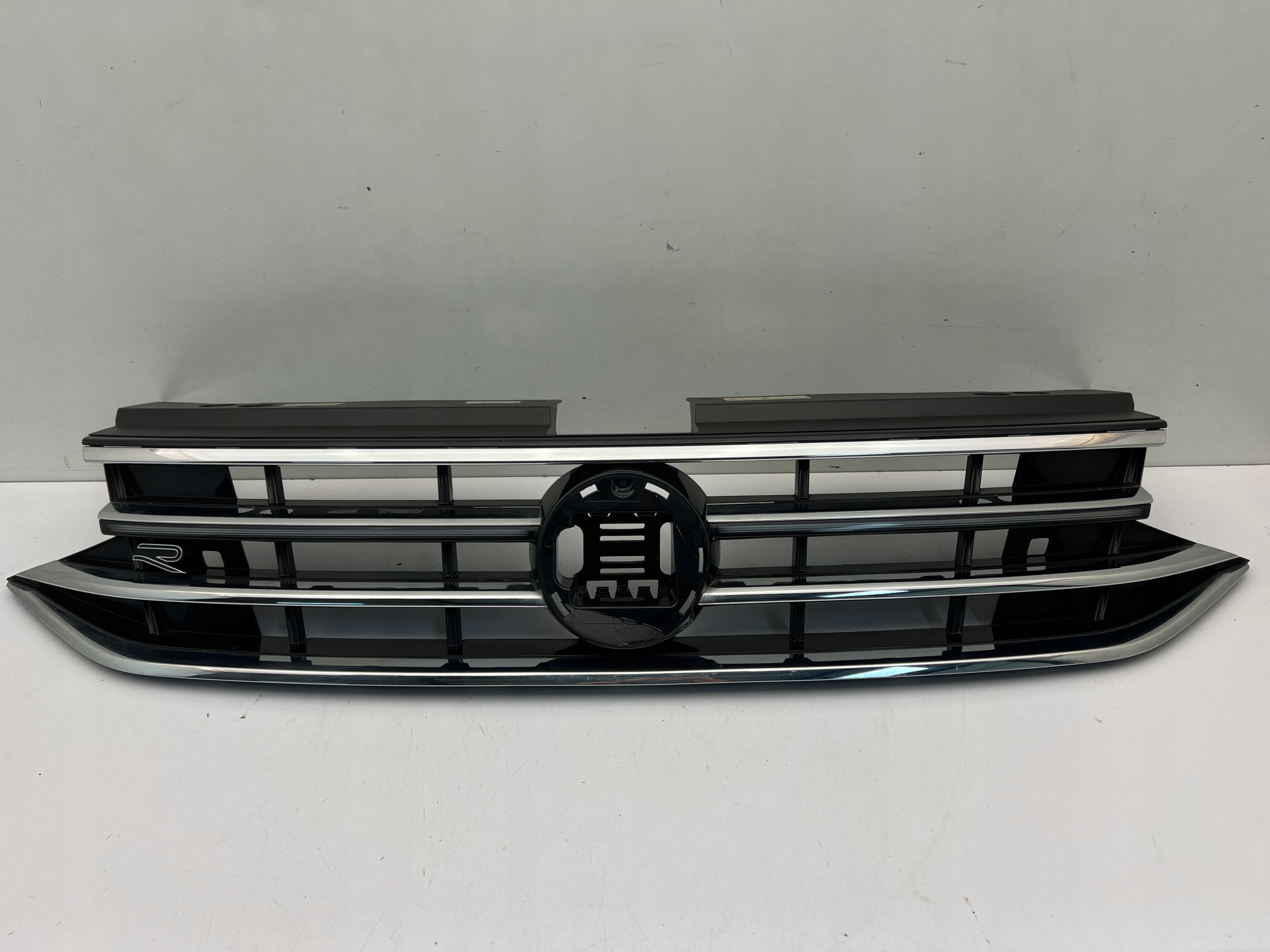 VW TIGUAN II ALLSPACE LIFT R-LINE ATRAPA GRILL ZDERZAKA PRZEDNIEGO LED DRL