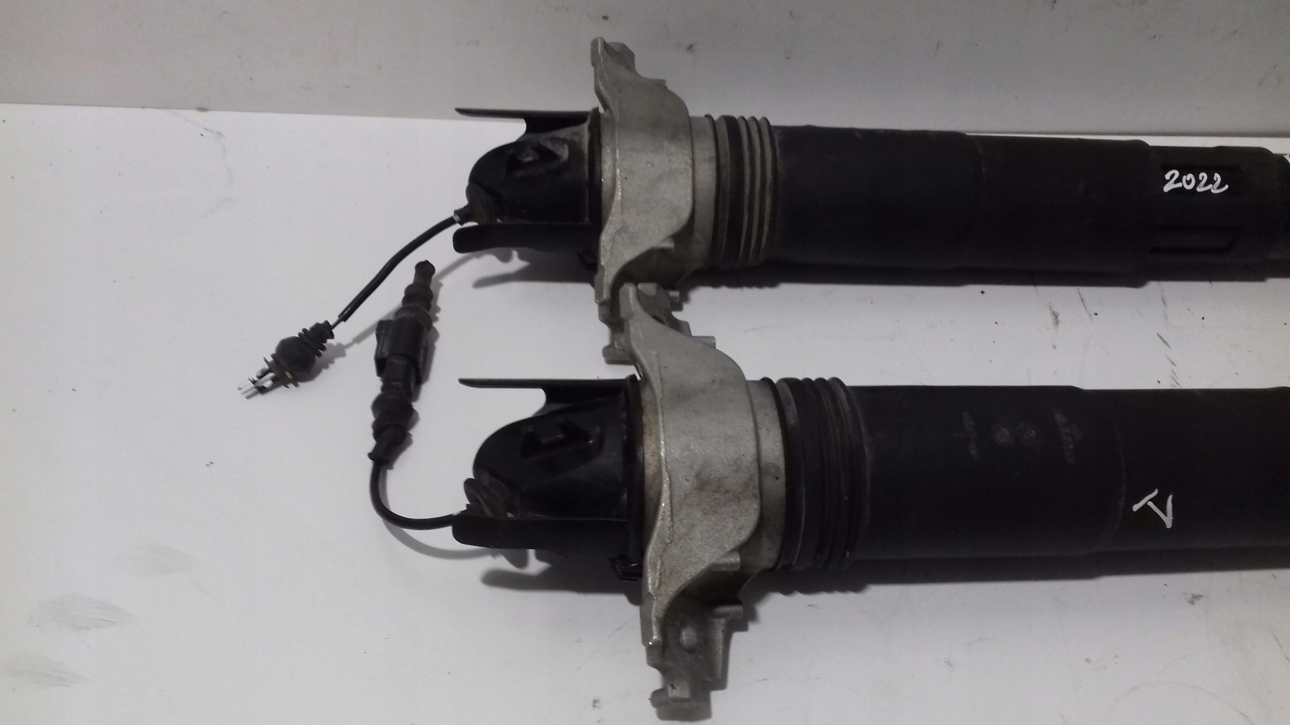 AUDI Q7 4M shock absorber rear part left right shock absorbers KOMPLET 4M0512137C