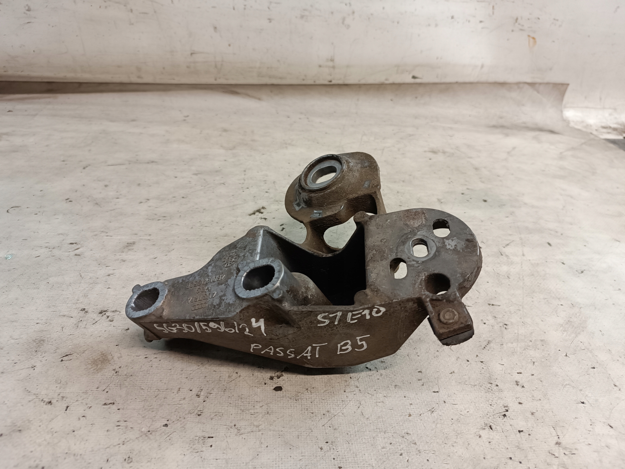 engine mount right VW PASSAT B5 FL 1.9TDI