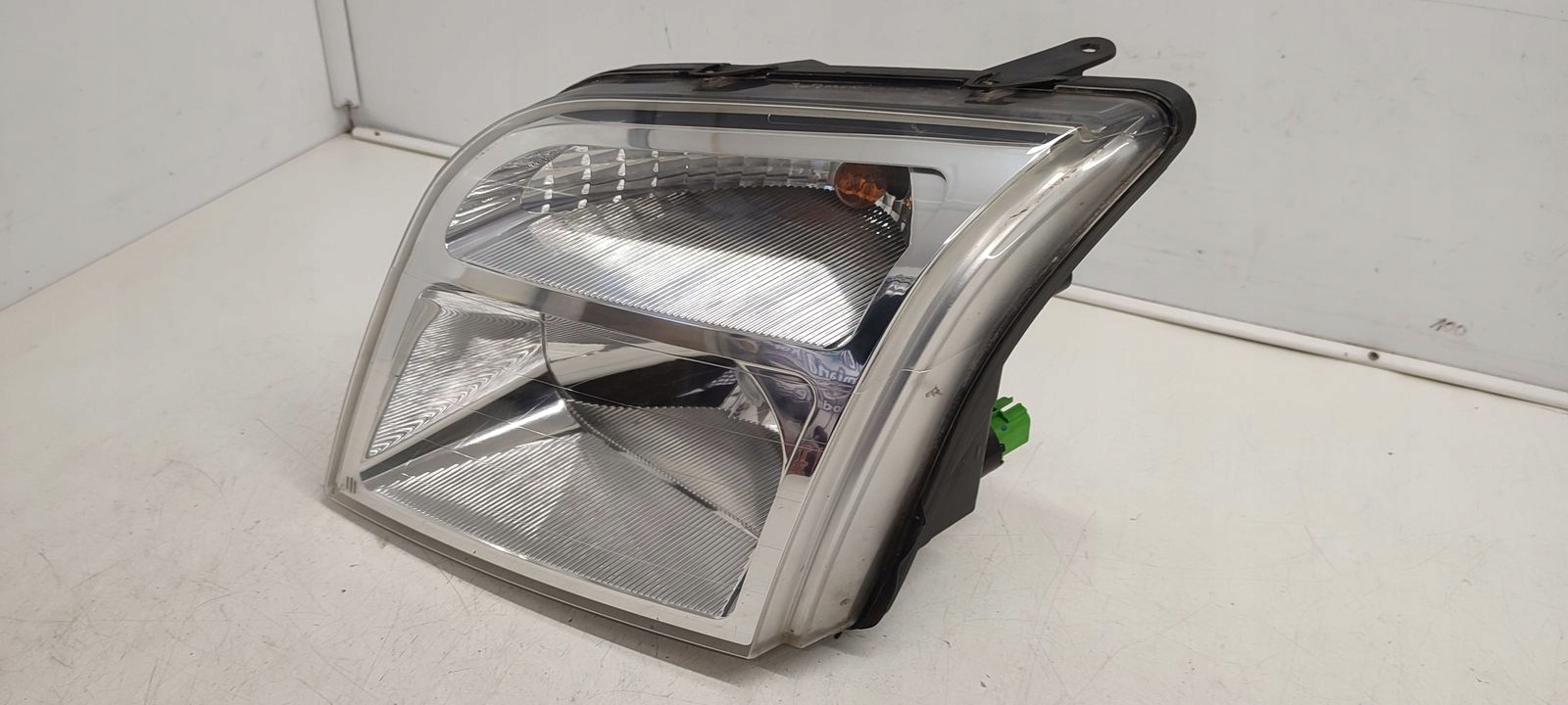 light front front left Ford Transit Connect