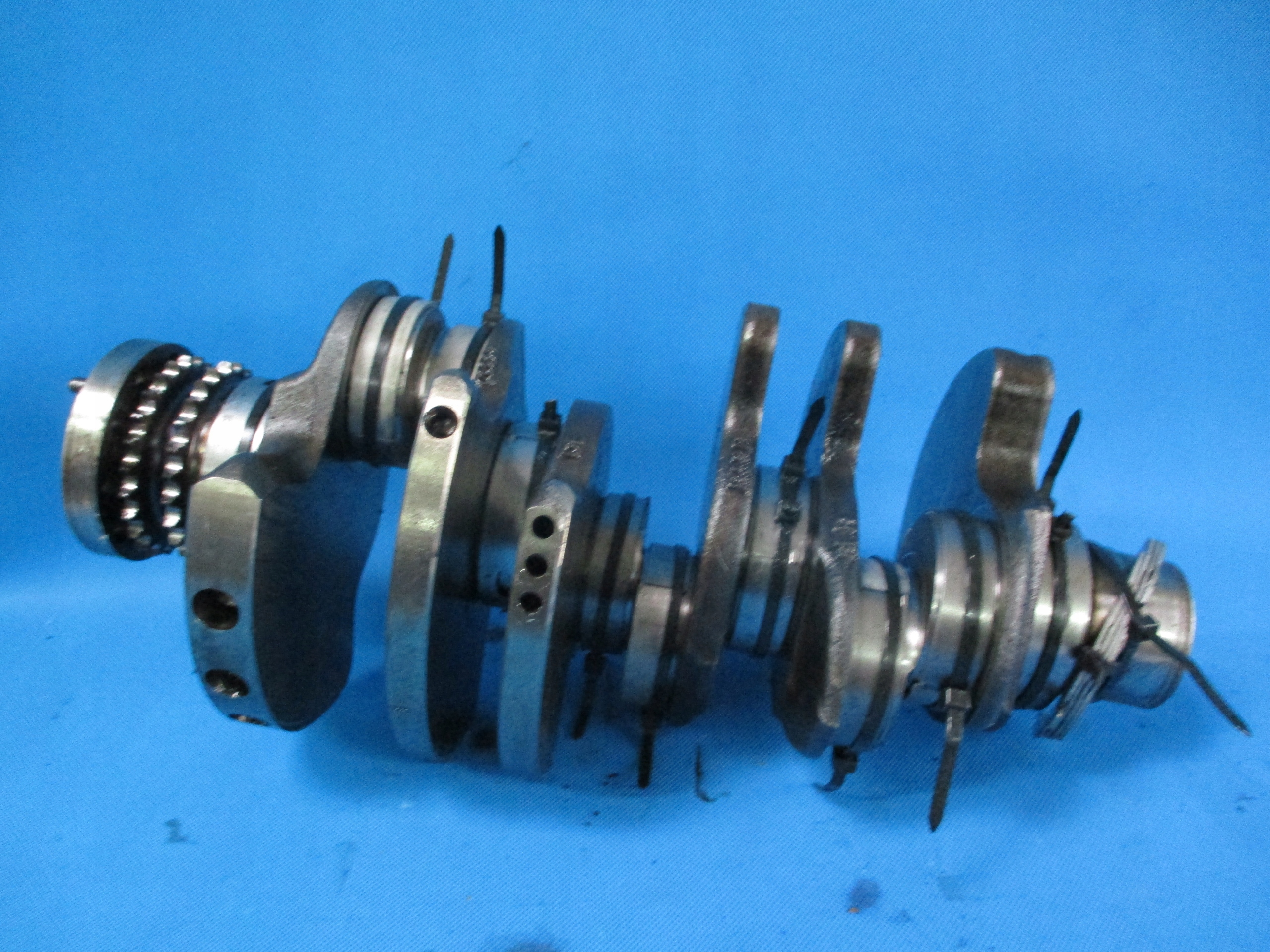 WAŁ KORBOWY PO SZLIFIE AUDI 3.0TDI 059101AJ