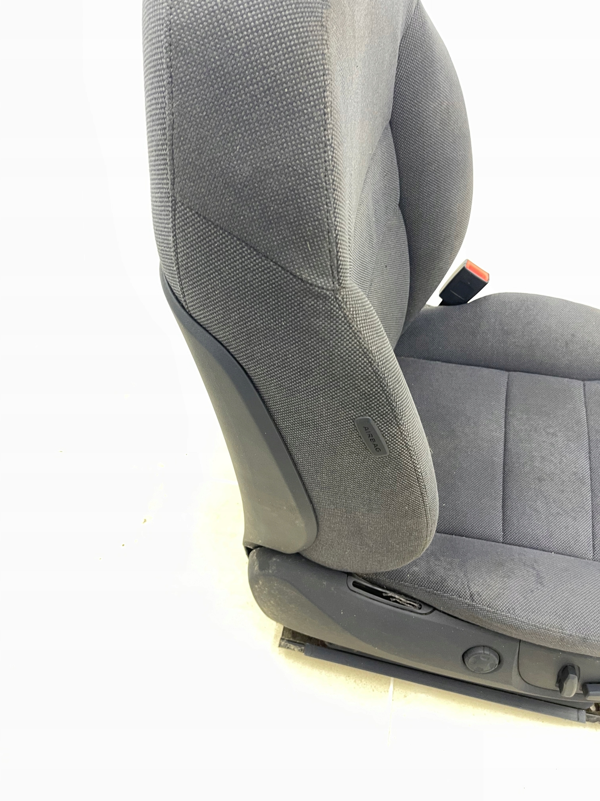 AUDI A8 D3 sedačka spolujezdce pravý předek MATERIAL EUROPA
