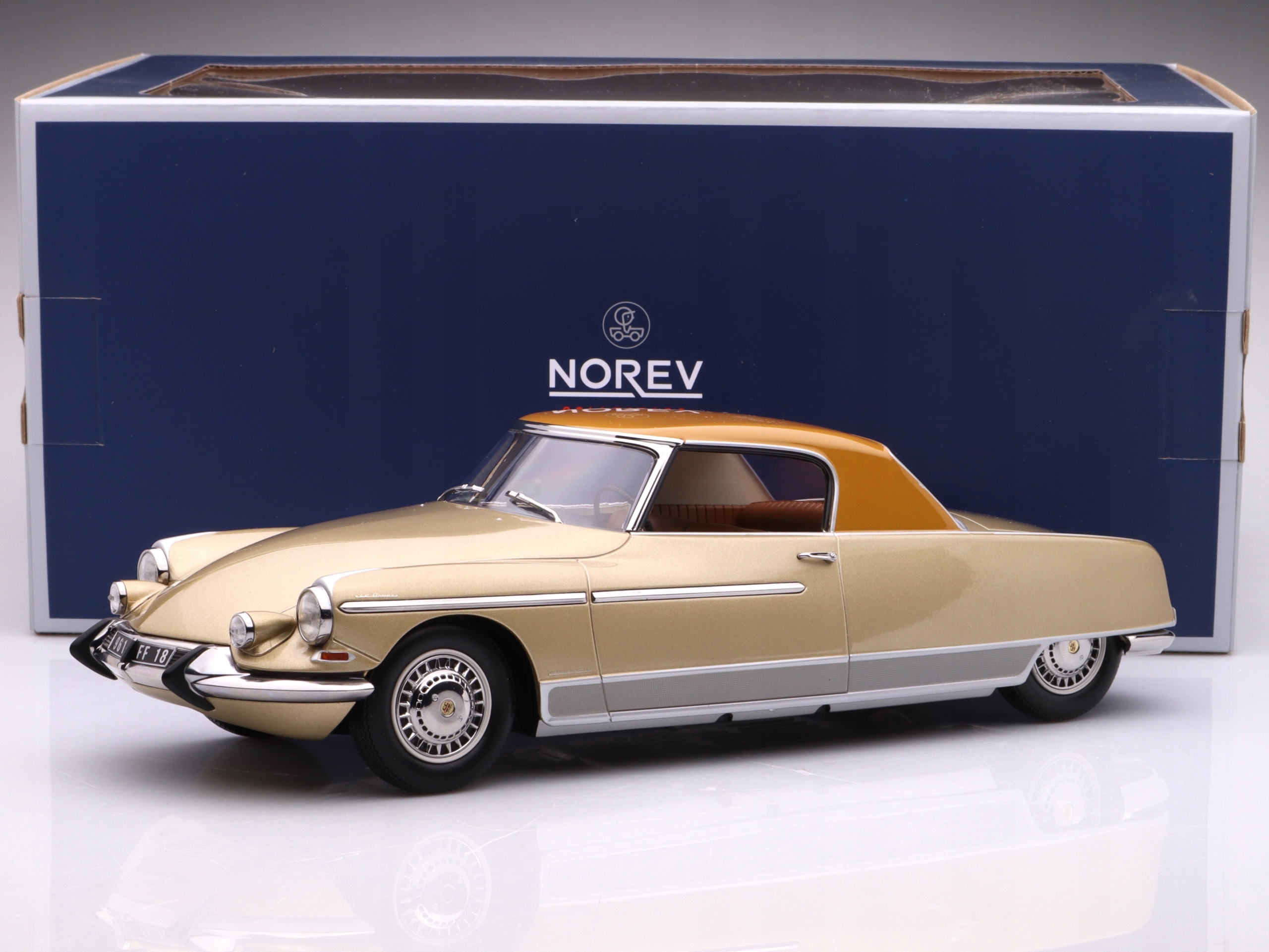 Citroen DS19 Le Dandy 1964, beige metallic Norev 1:18