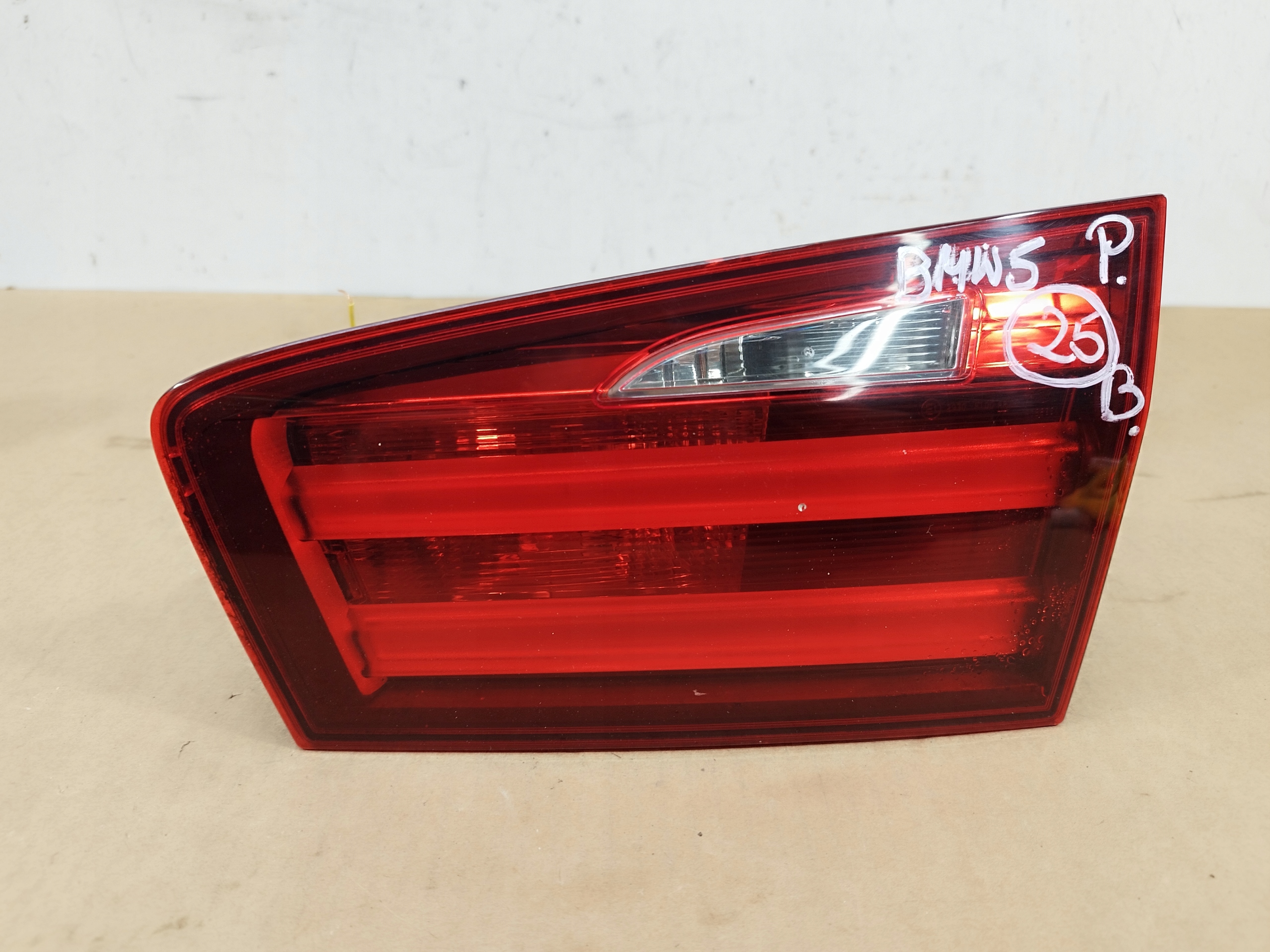 LAMPA PRAWA TYLNA W KLAPE BMW 5 F11 KOMBI 2010-2013 LED 7203228