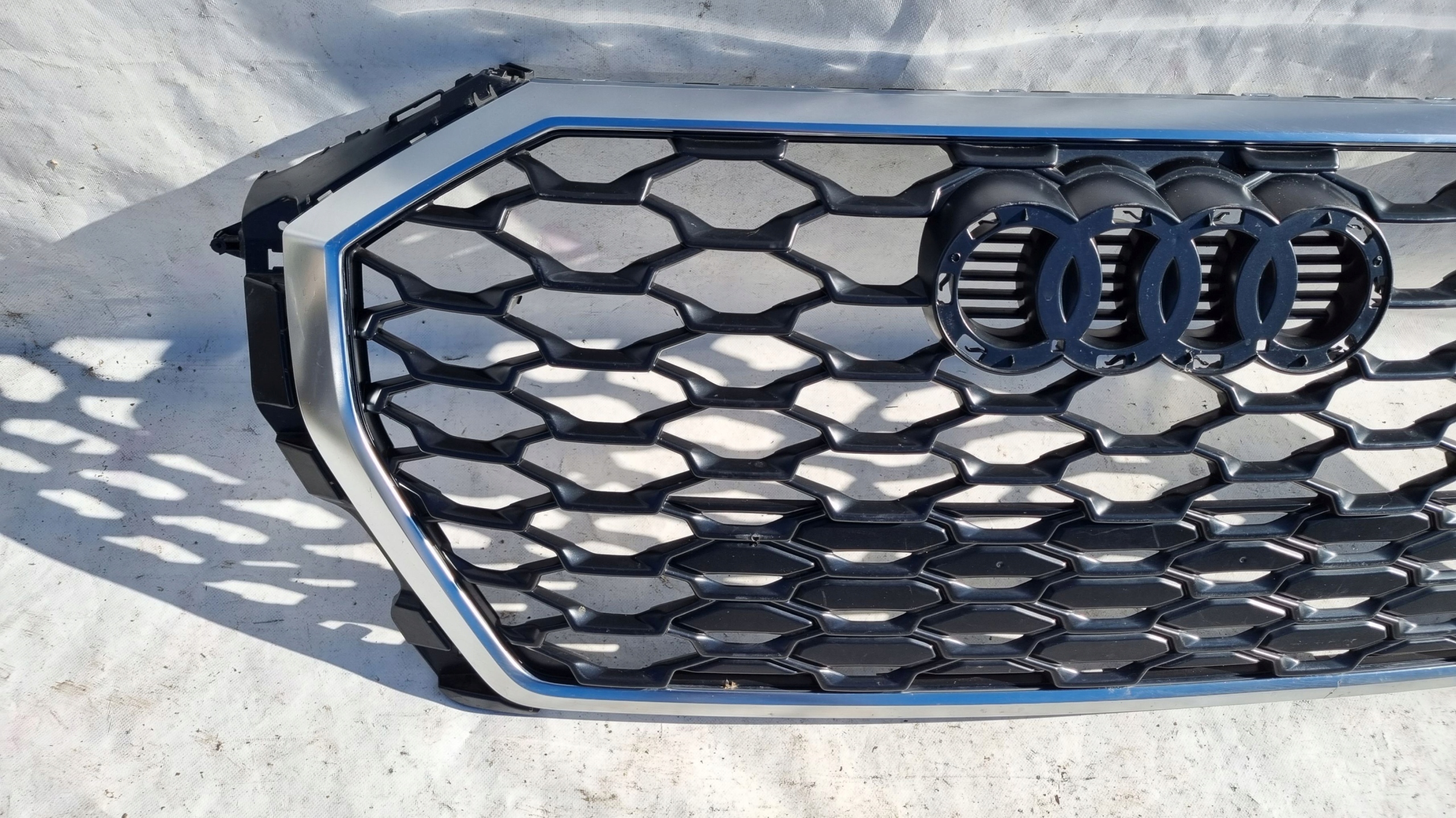 решетка радиатора Q3 83F 19-22 SPORTBACK s-line