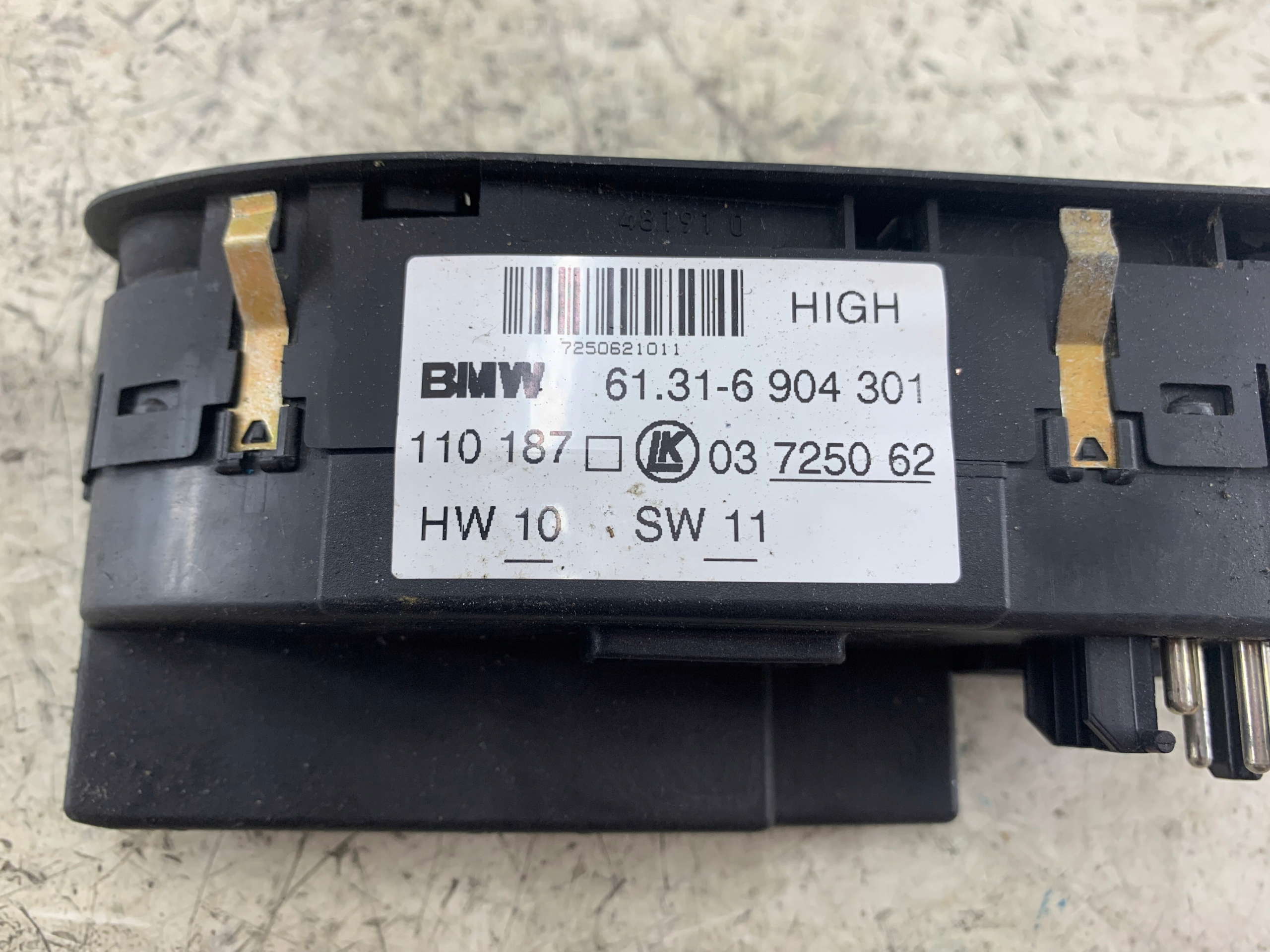 BMW E39 PANEL okna ľavý predok 6904301