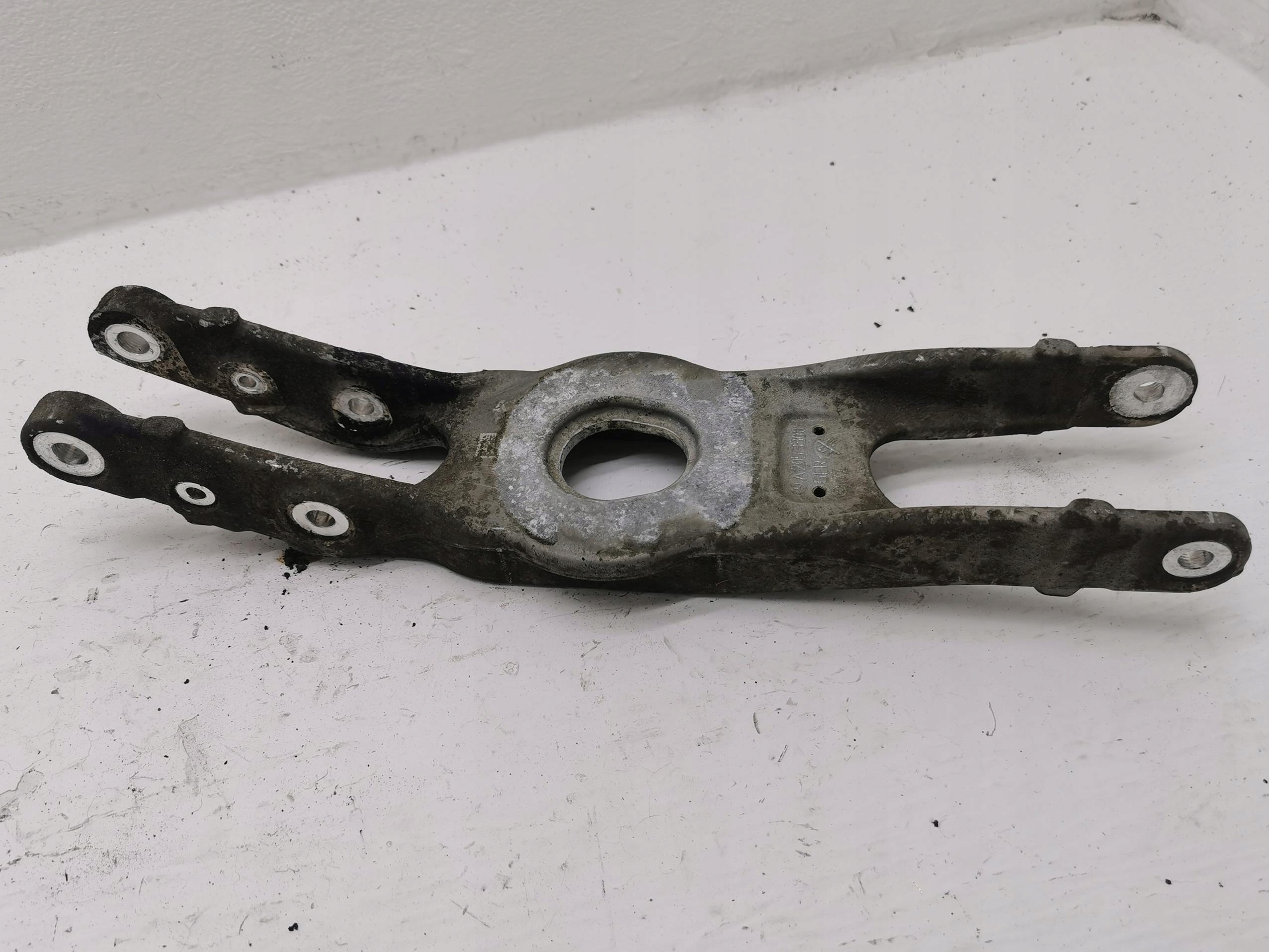 Querlenker hinten MERCEDES E-KLASA W213 2.0CDI A2053300