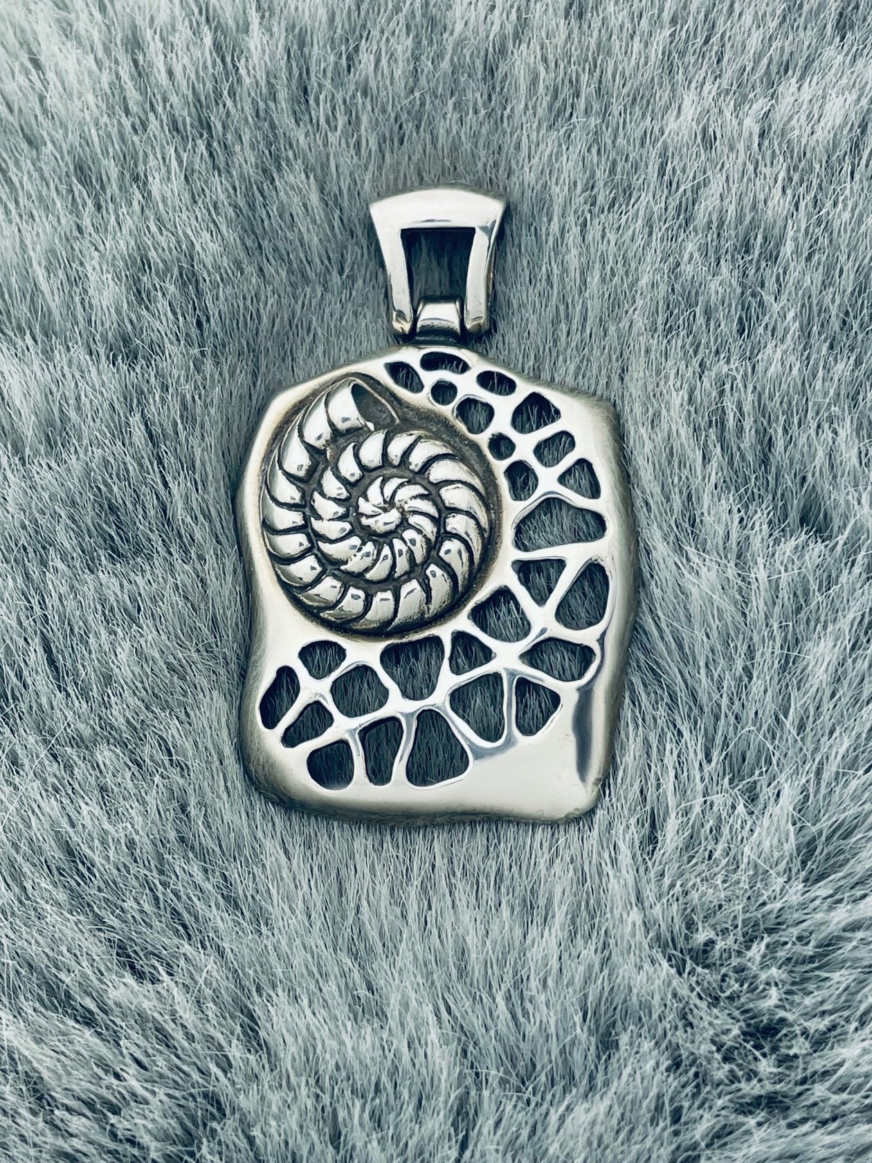 Stříbrný přívěsek, přívěsek mušle hlemýžď amonit boho