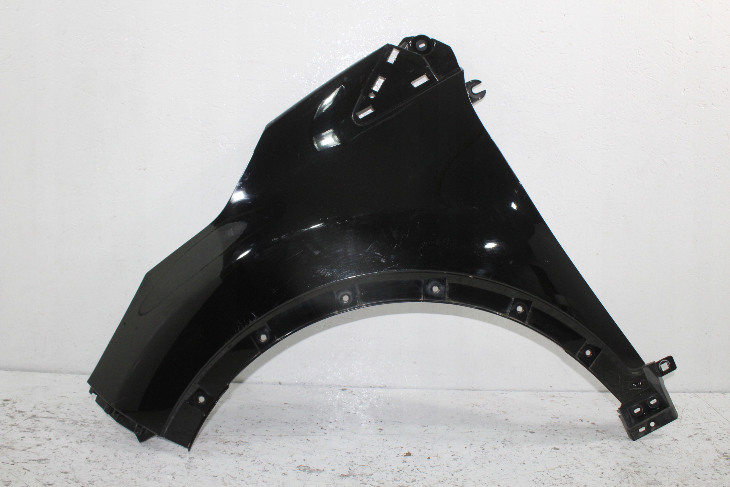 Renault Captur fender left front front 631018998R