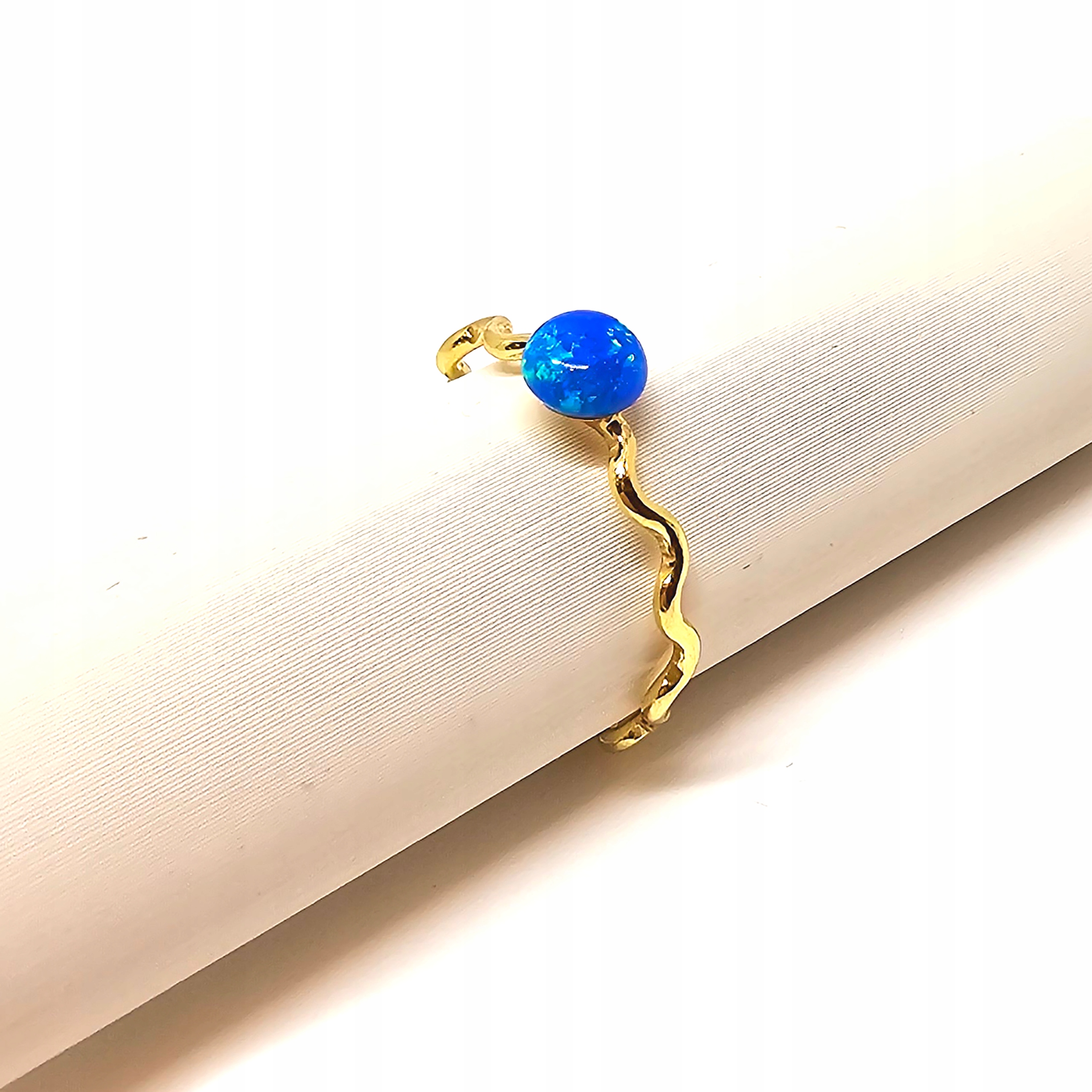 Zlatý prstýnek s modrým opálem zlato 585 opálová vlnitá lišta