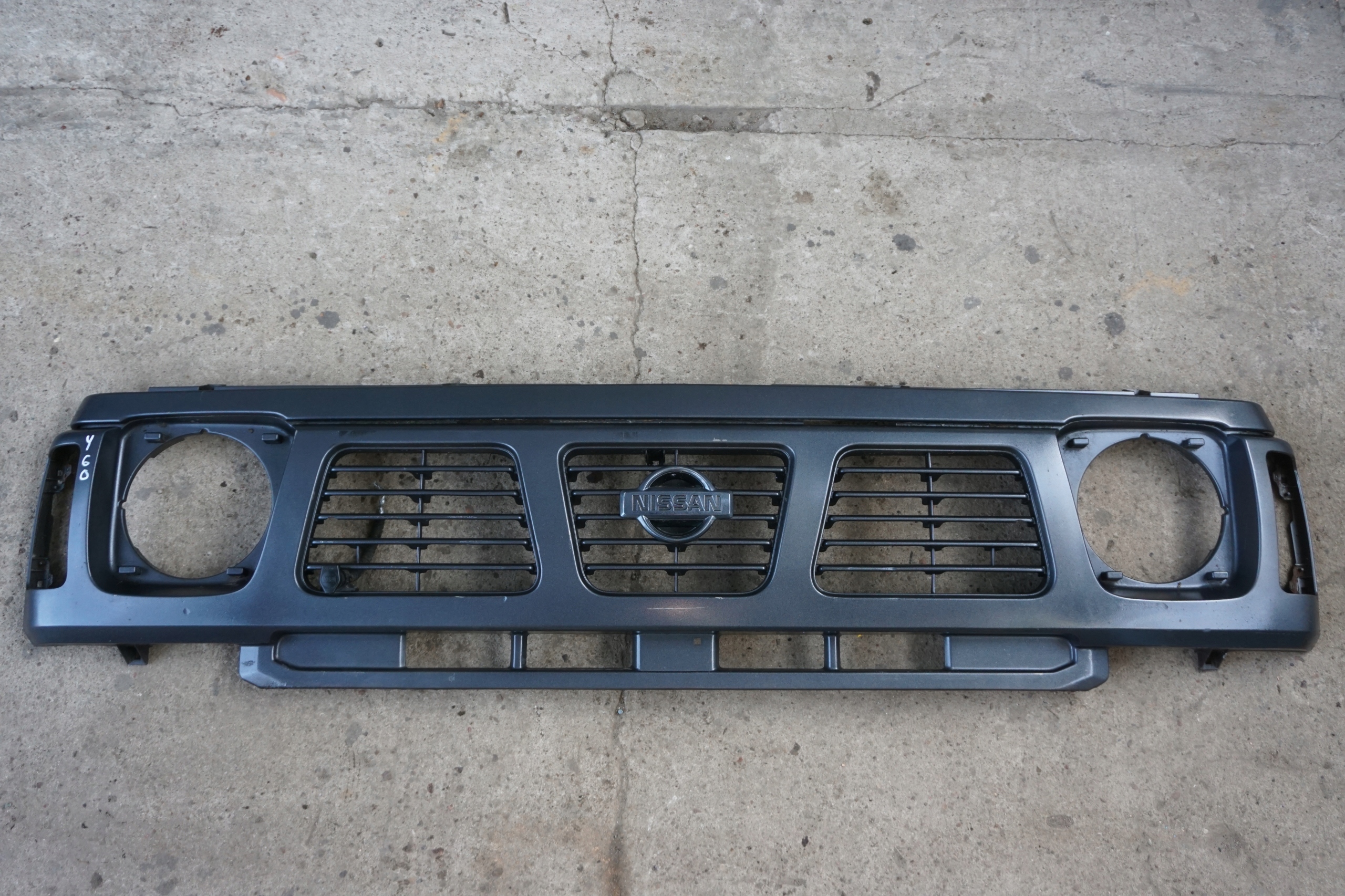 Nissan Patrol Y60 Kühlergrill FRONTGRILL Kühlergitter - Thumbnail 1