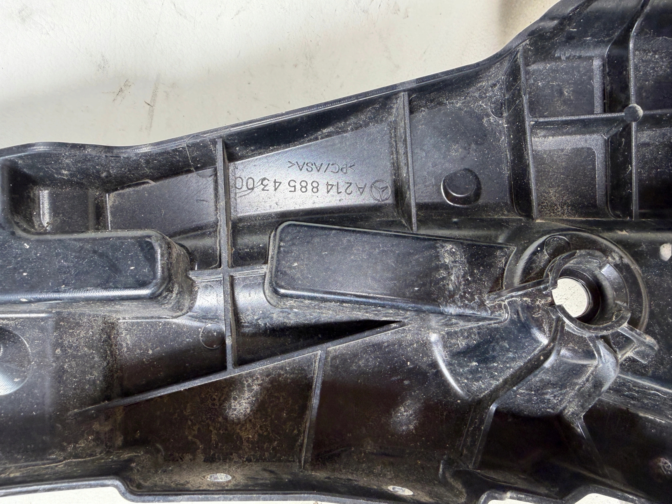 Mercedes E Klasa W214 Support Support plaque Pare choc Arrière A2148854300