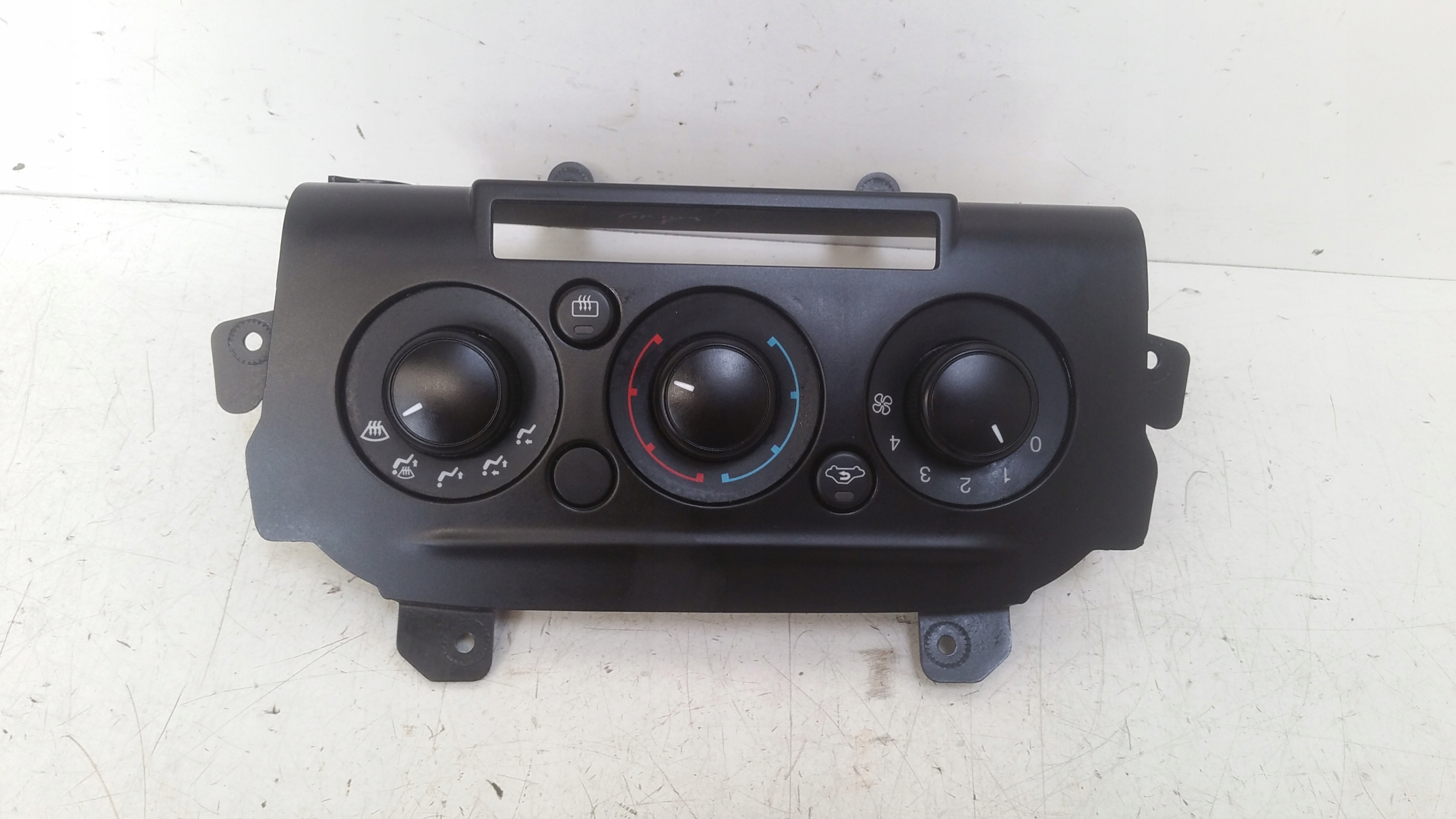 Panel Bouches buses Sans klimy E3B518549CE Ford KA+