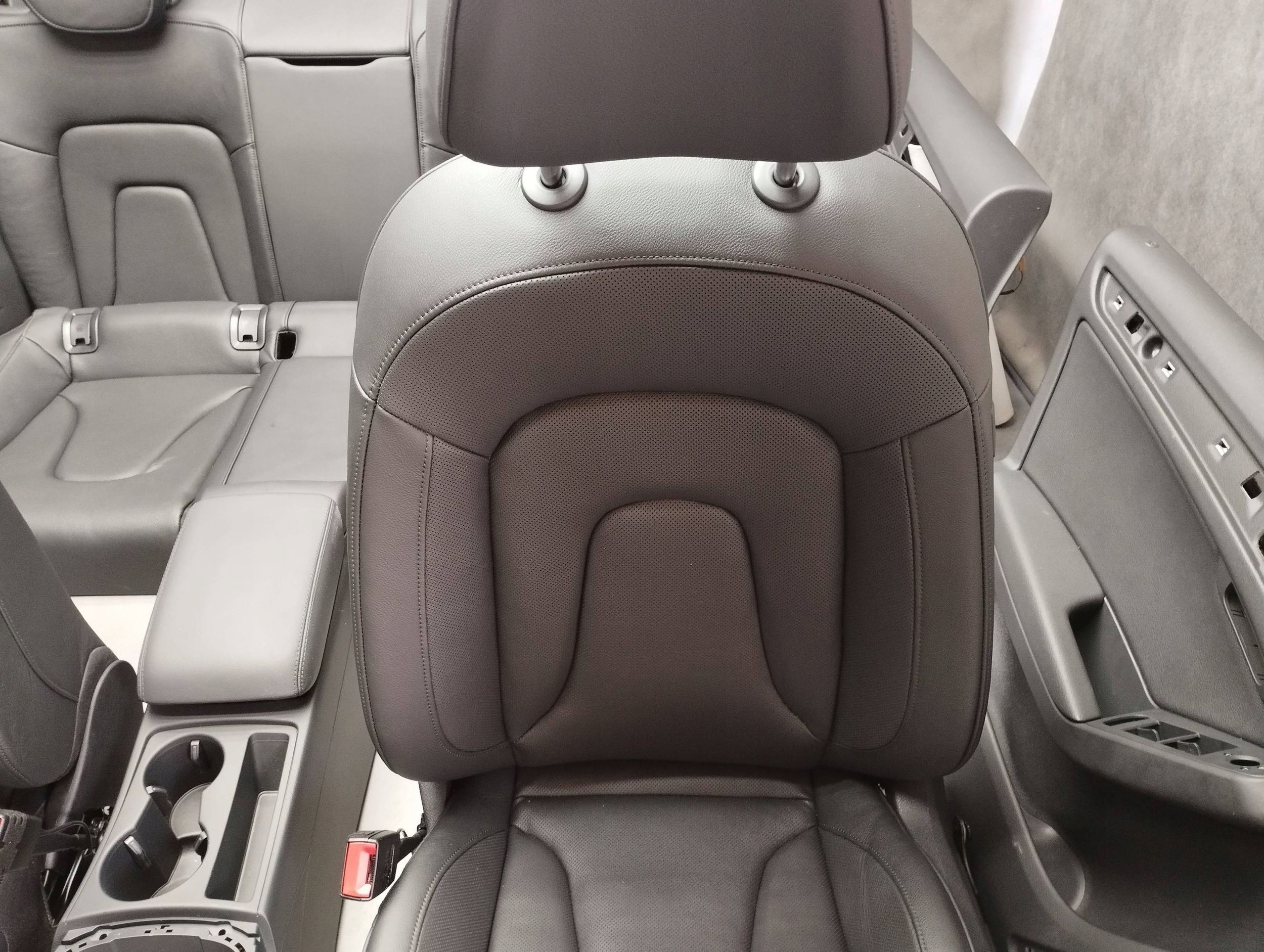 Audi A5 8T seats side leather WENTYLOWANE