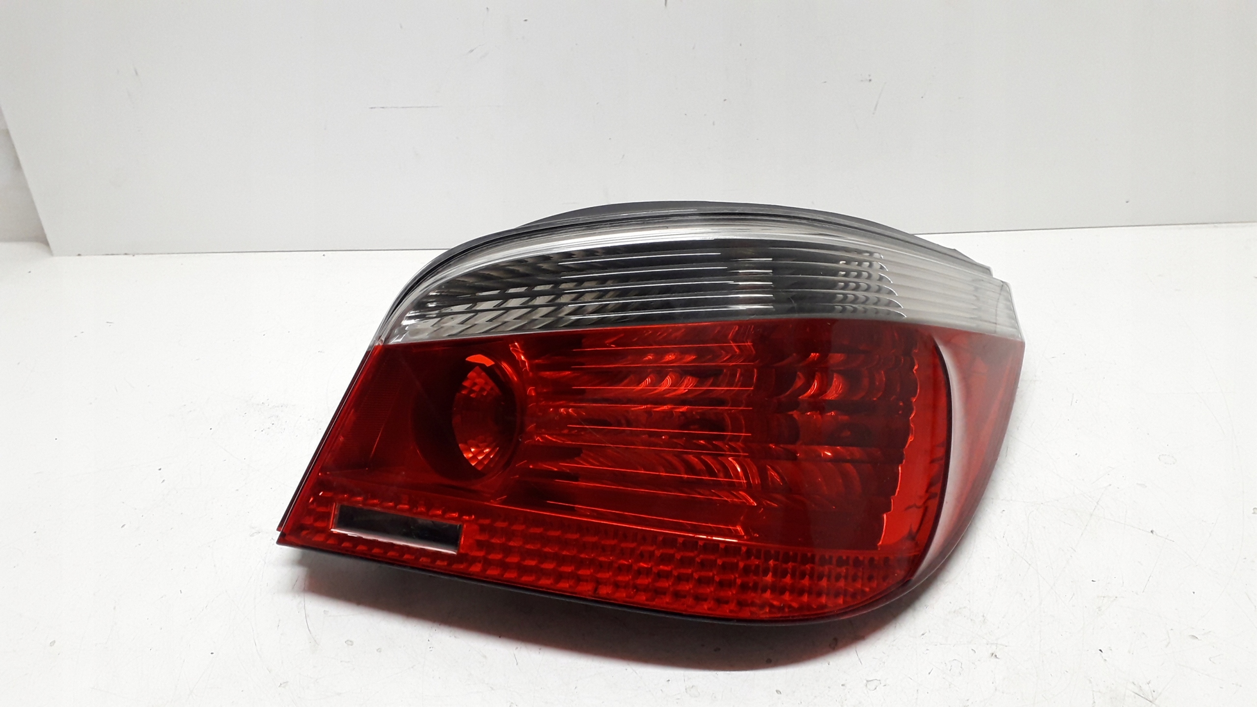 BMW 5 E60 03-07 LAMPA PRAWA TYŁ 6910768