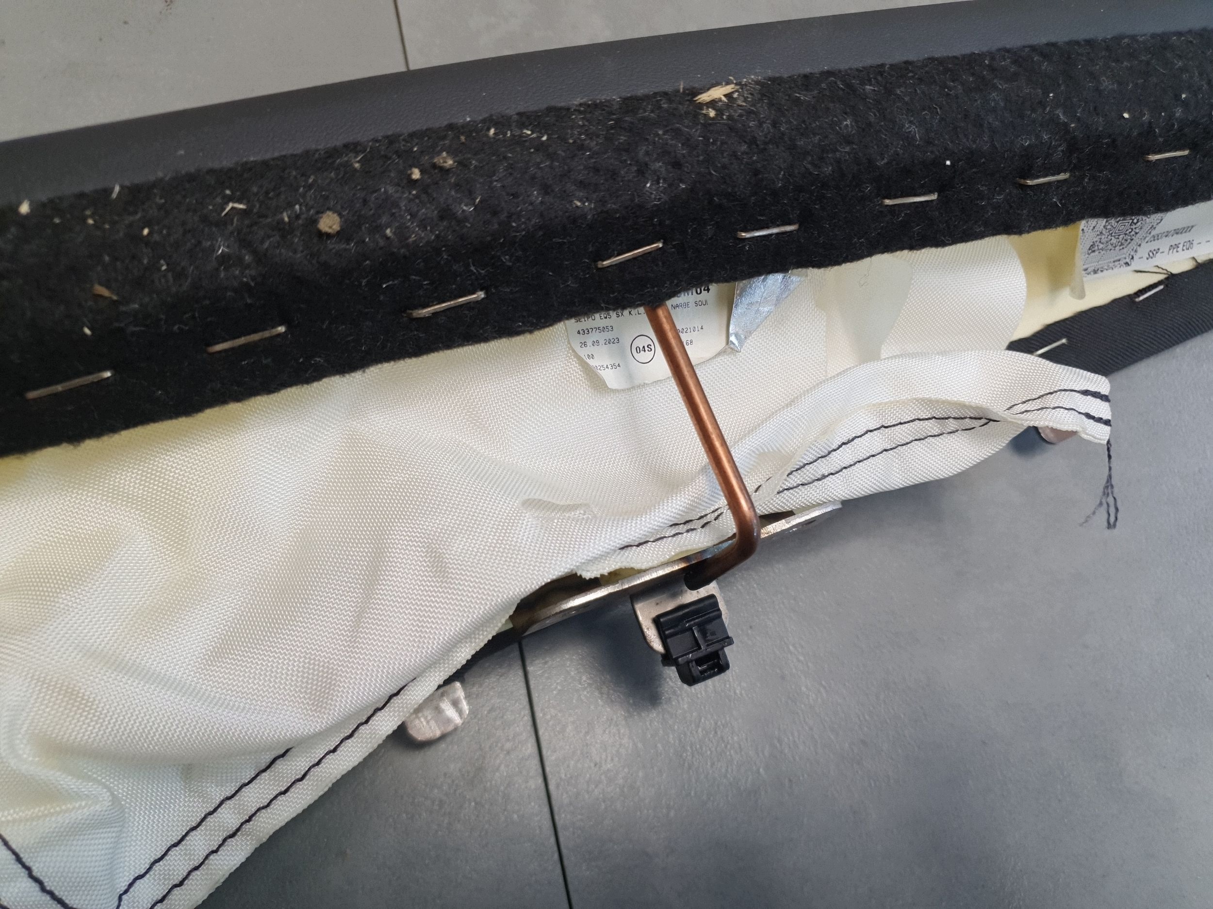 Audi SQ6 e-tron side rear seat left 85H885701C
