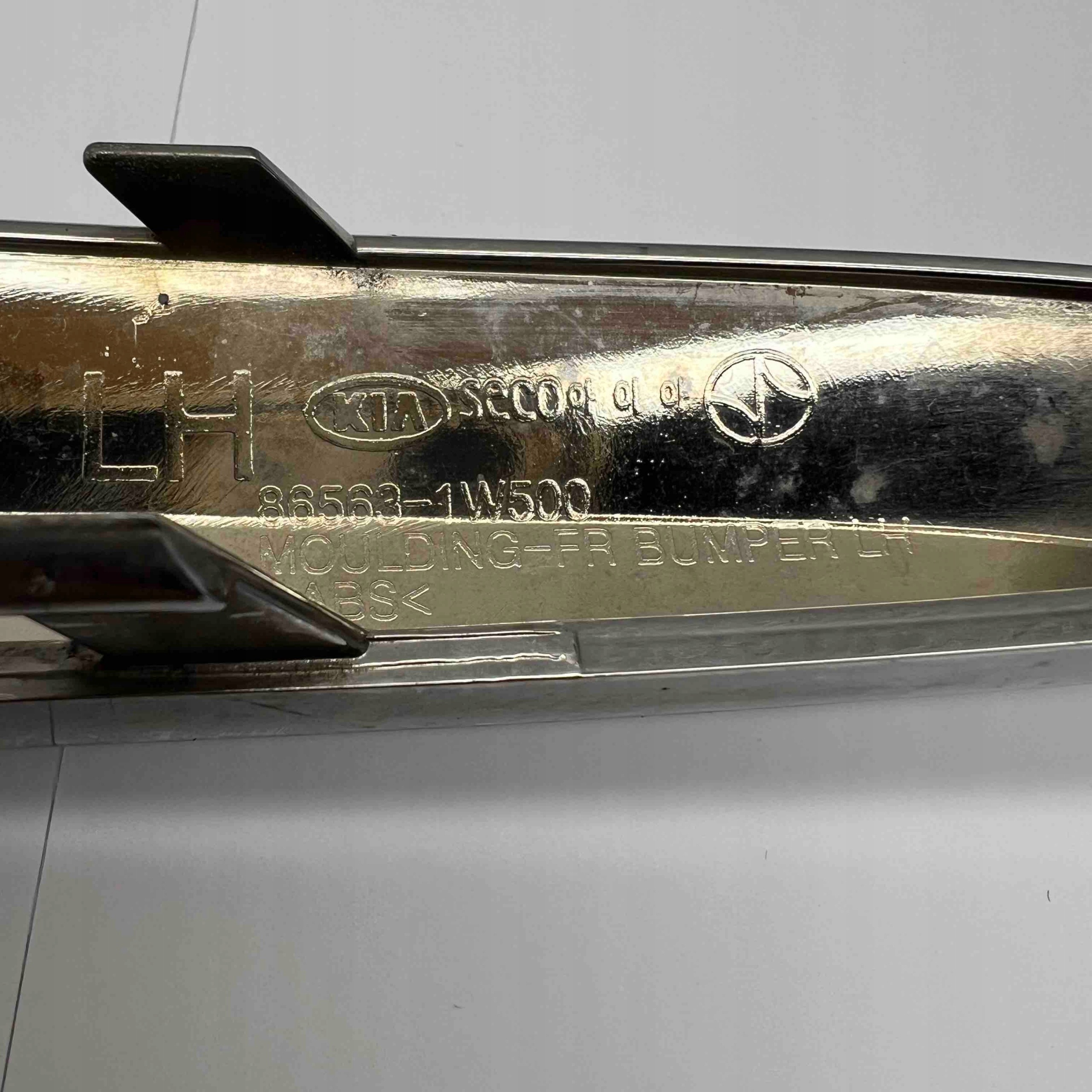 KIA moulding CHROM left bumper 86563-1W500