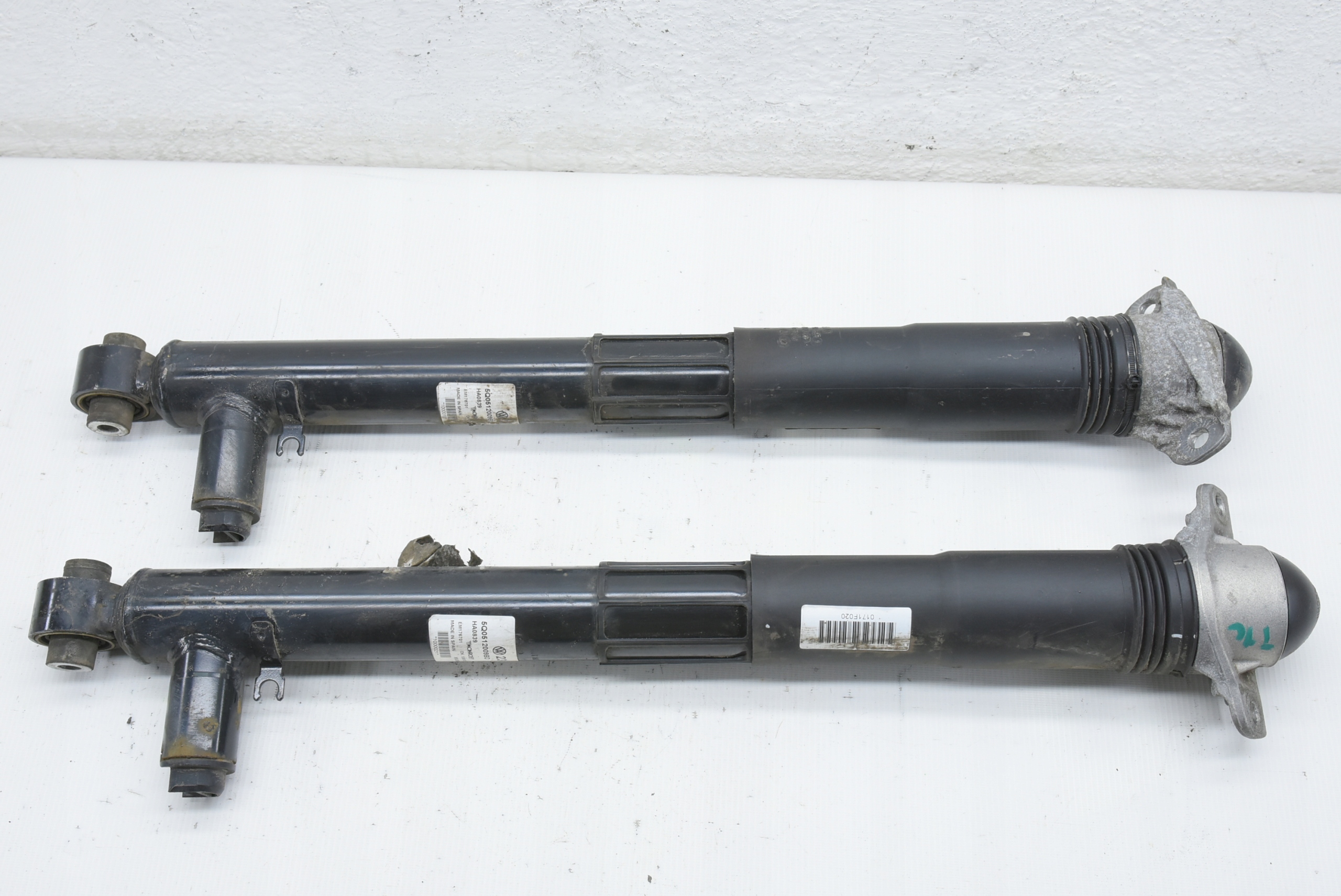 VW GOLF SPORTSVAN SKODA AUDI AMORTYZATOR TYŁ Strona zabudowy tył tylne lewe tylne prawe