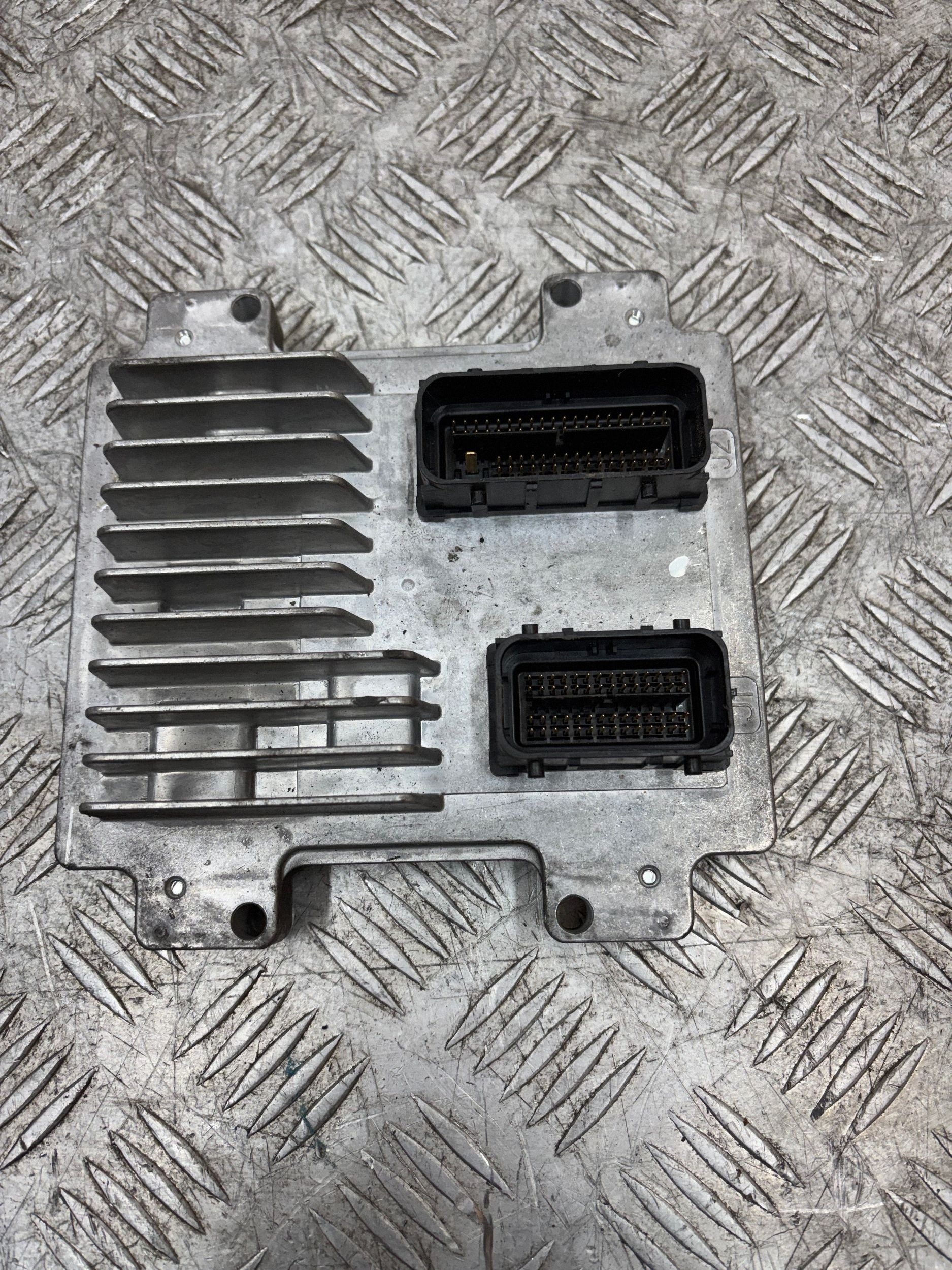 computer control unit of the engine OPEL MERIVA B 1.4 12659379